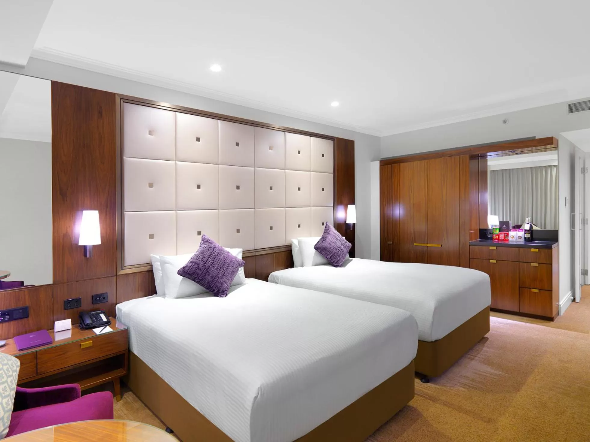 Deluxe Twin Room with Club Lounge Access in Amora Hotel Jamison Sydney