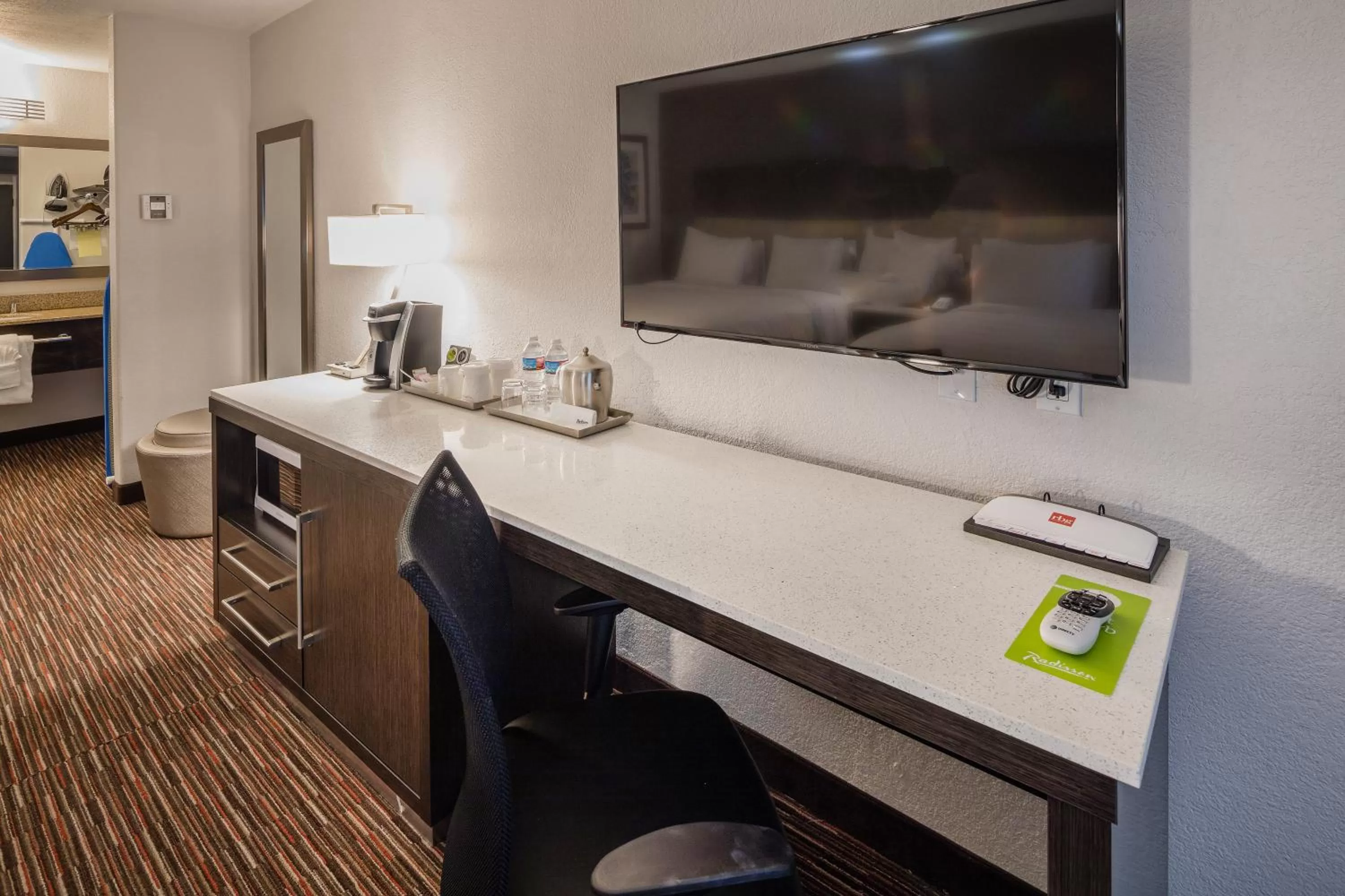 King Room - Disability Access in Radisson Hotel Oakland Airport