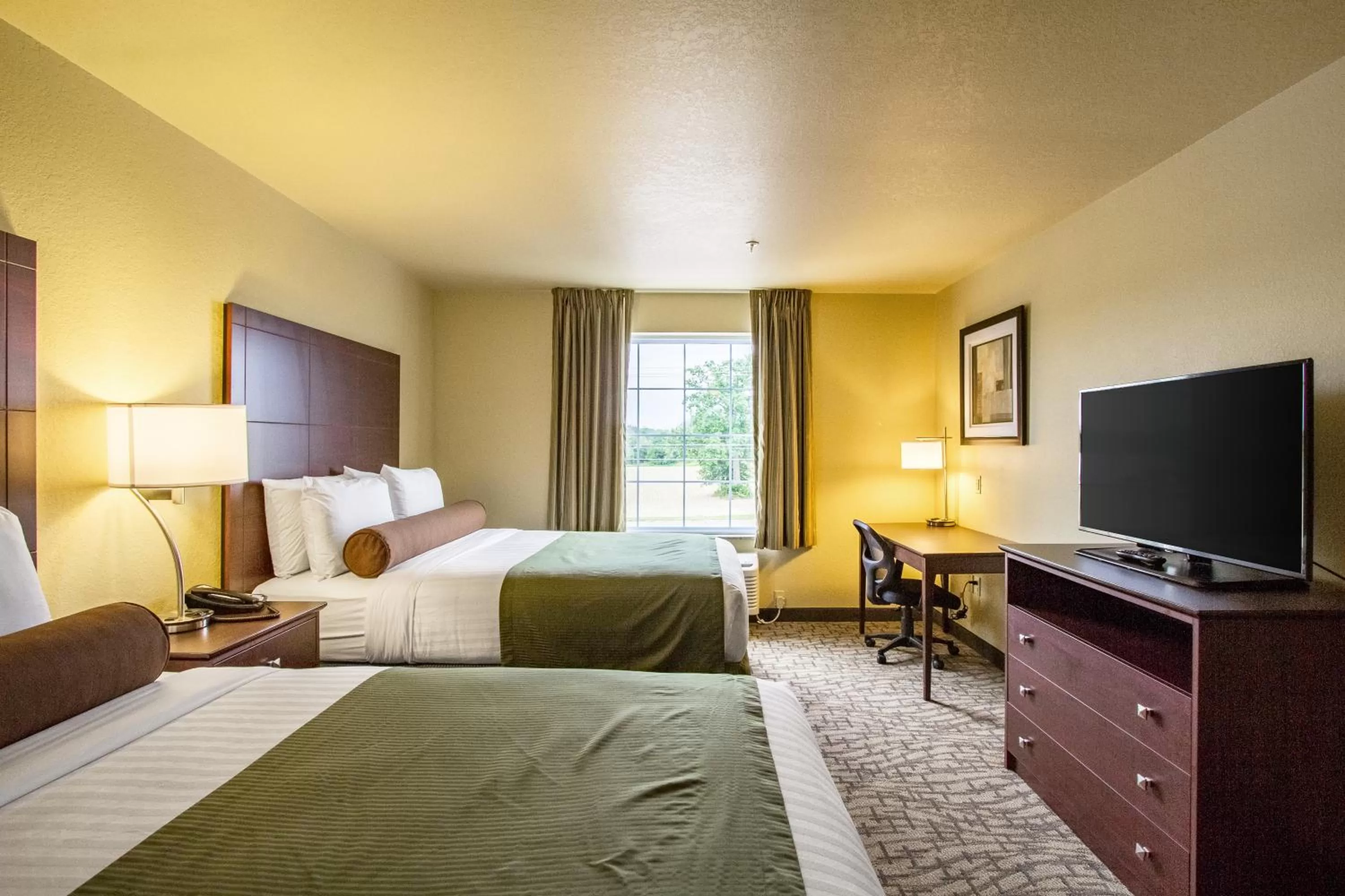 Queen Room - Disability Access in Cobblestone Hotel & Suites - Orrville