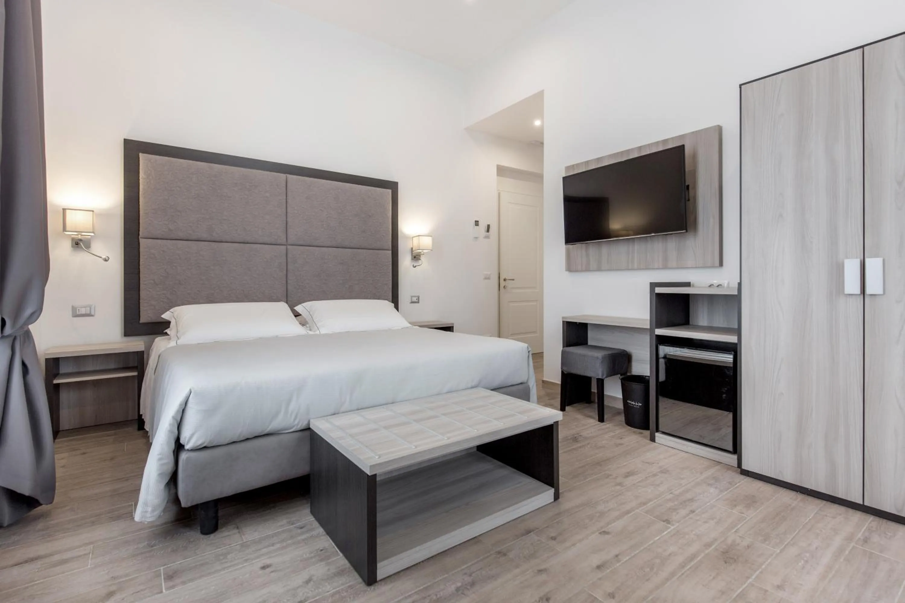 Deluxe Double Room with Balcony in Apollo Guest House