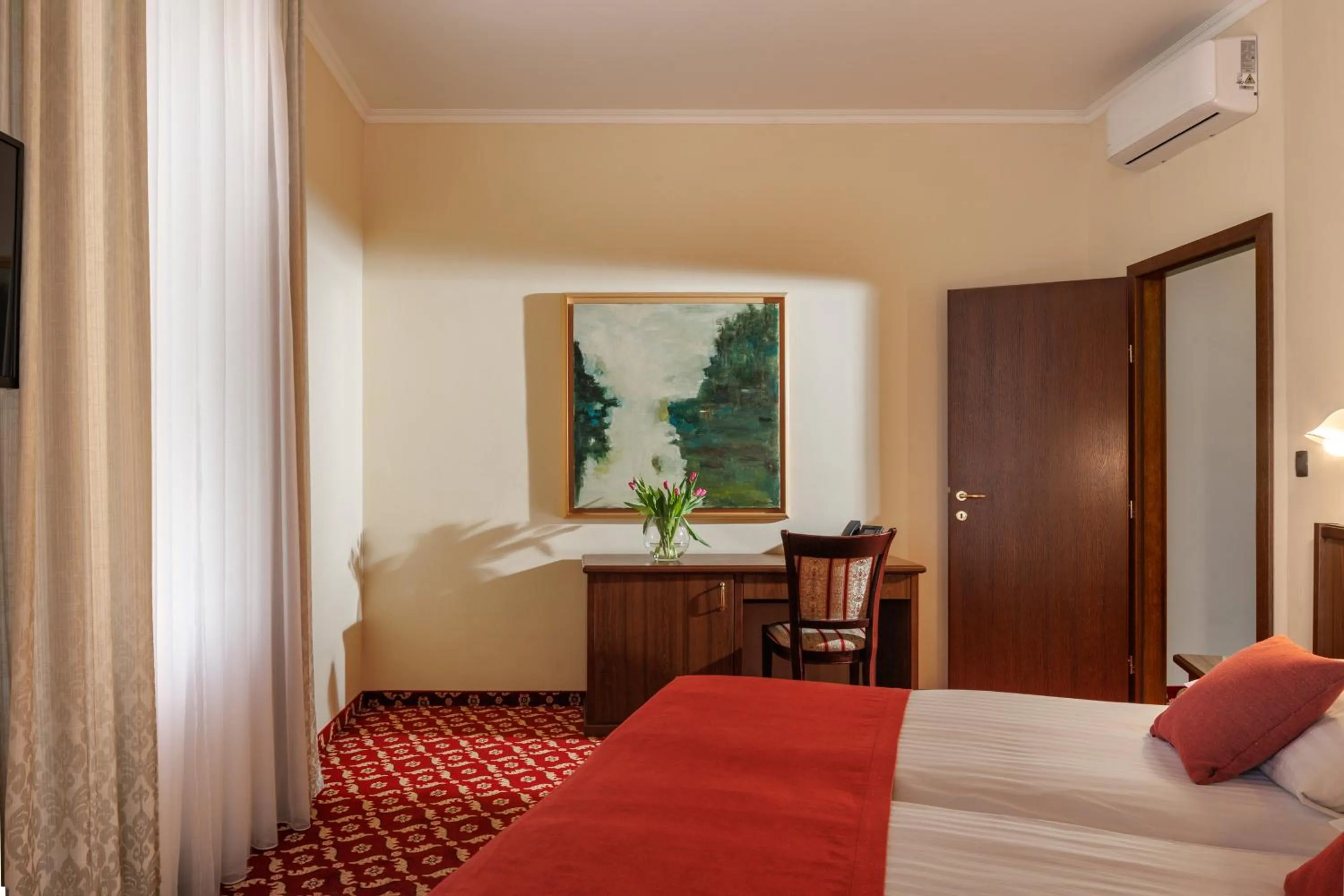 Standard Family Room in Hotel Continental