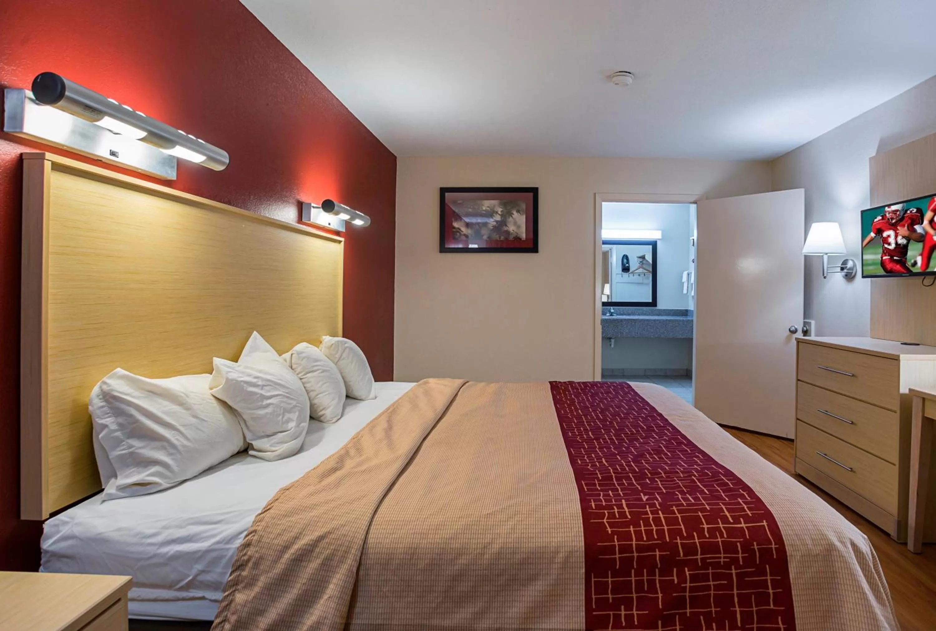 Standard King Room Disability Access Non-Smoking  in Red Roof Inn West Memphis, AR