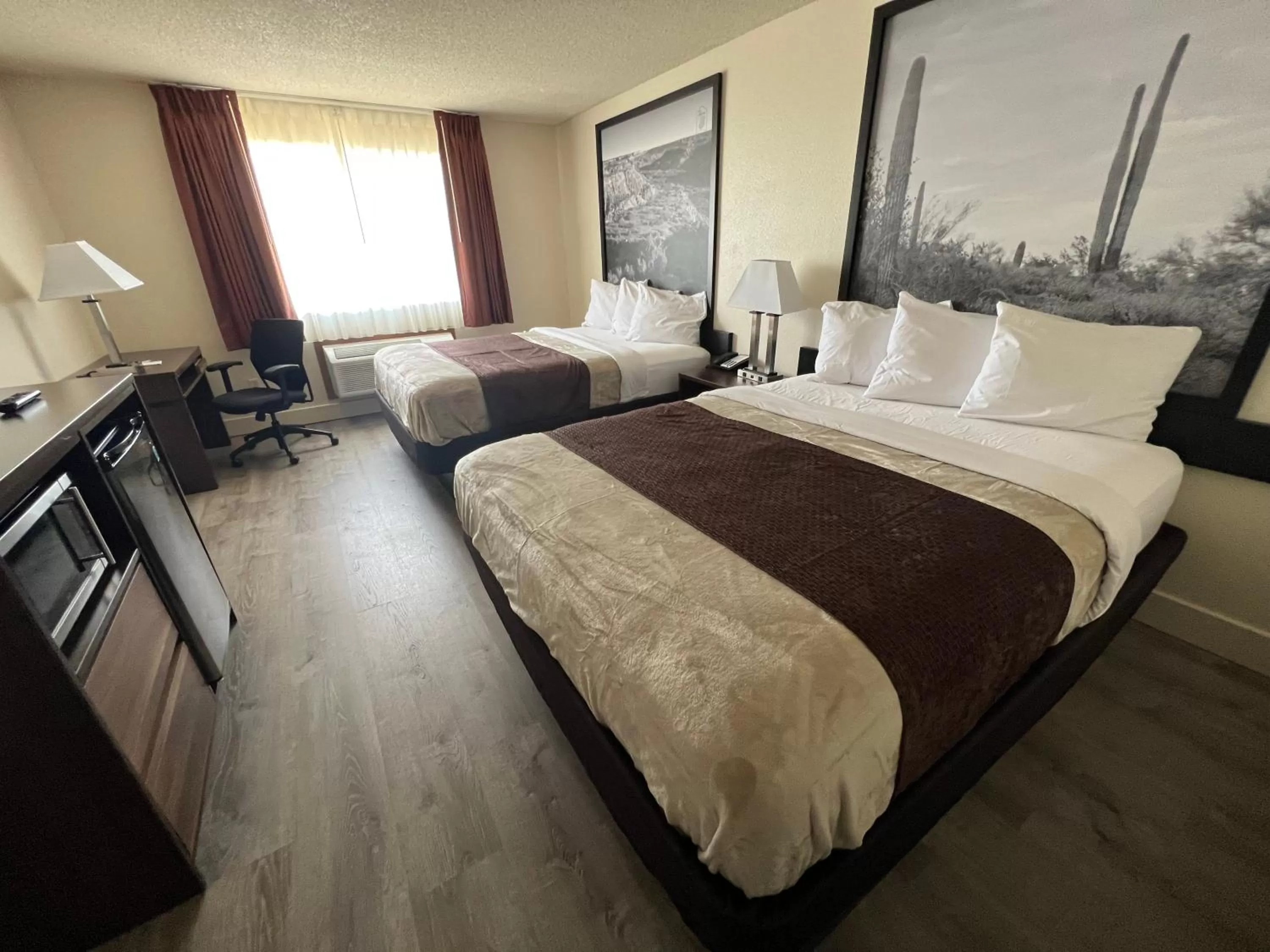 Queen Room with Two Queen Beds and Bath Tub - Mobility Accessible/Non-Smoking in Super 8 by Wyndham Yuma