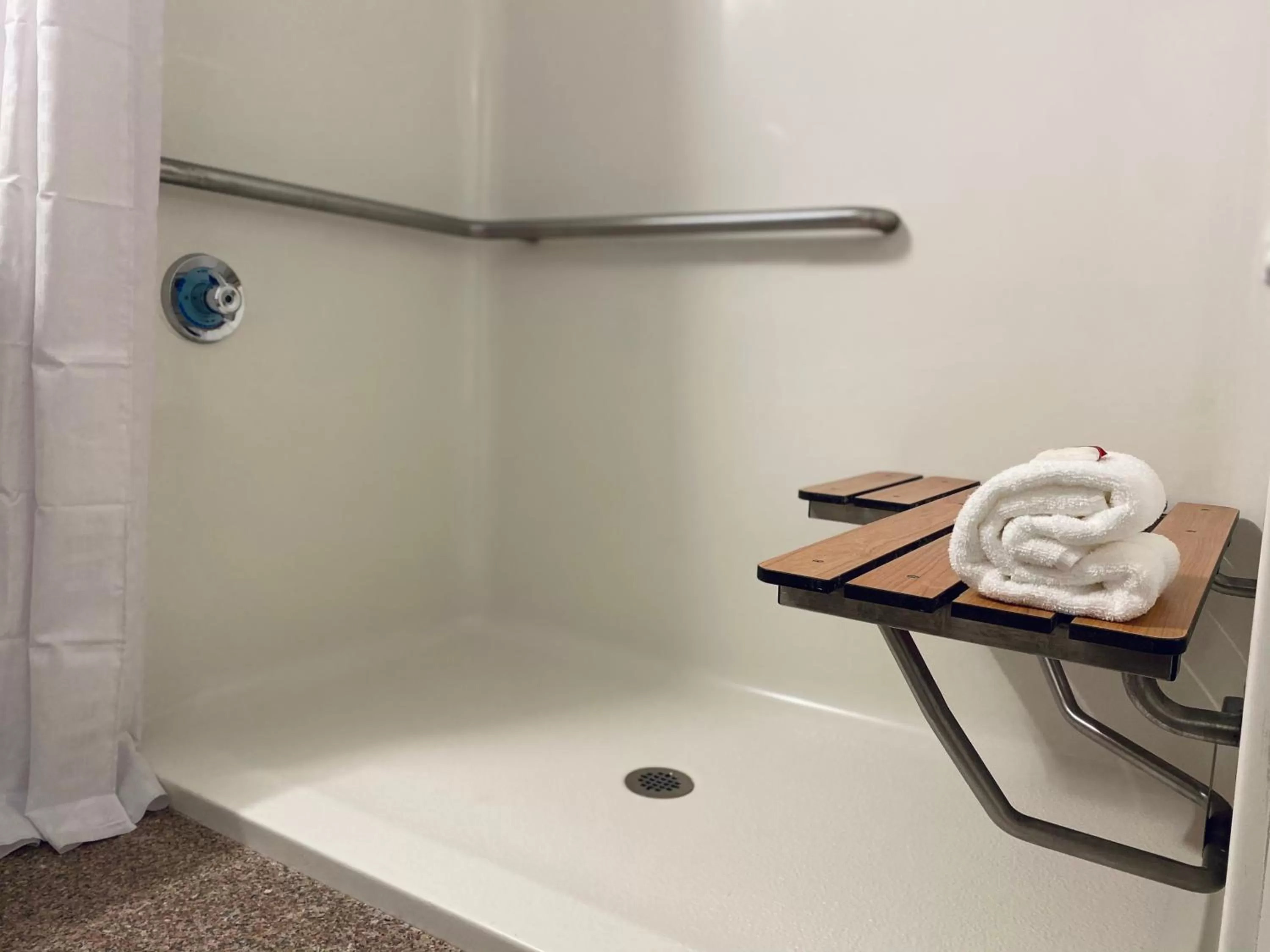 King Room with Roll-In Shower - Mobility Access/Non-Smoking in Ramada by Wyndham Windsor Locks