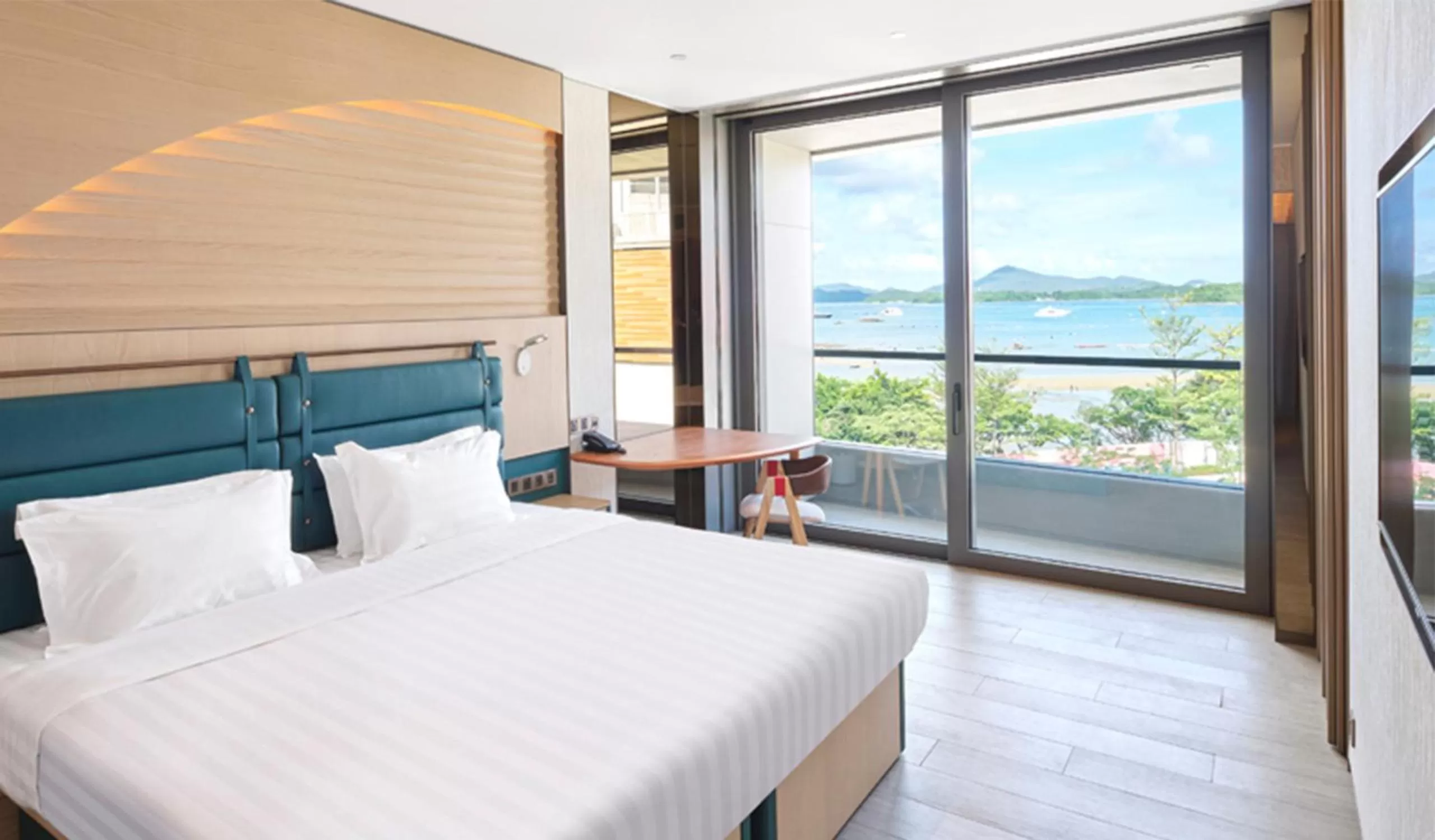 Premier Seaview with Private Roof and Balcony - Standing Shower Only in WM Hotel Hong Kong, Vignette Collection