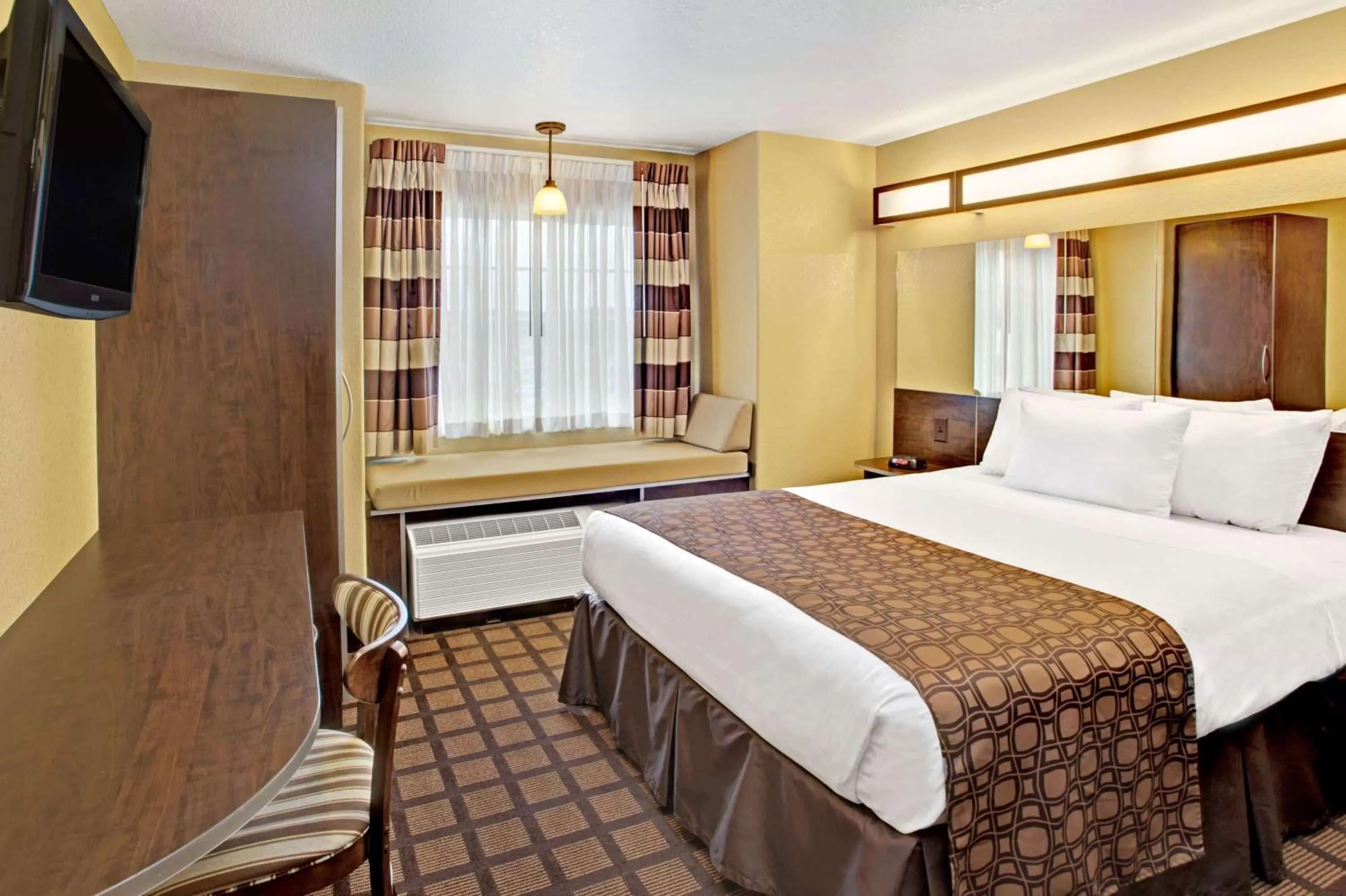 Queen Room - Disability Access/Non-Smoking in Microtel Inn & Suites - Cartersville