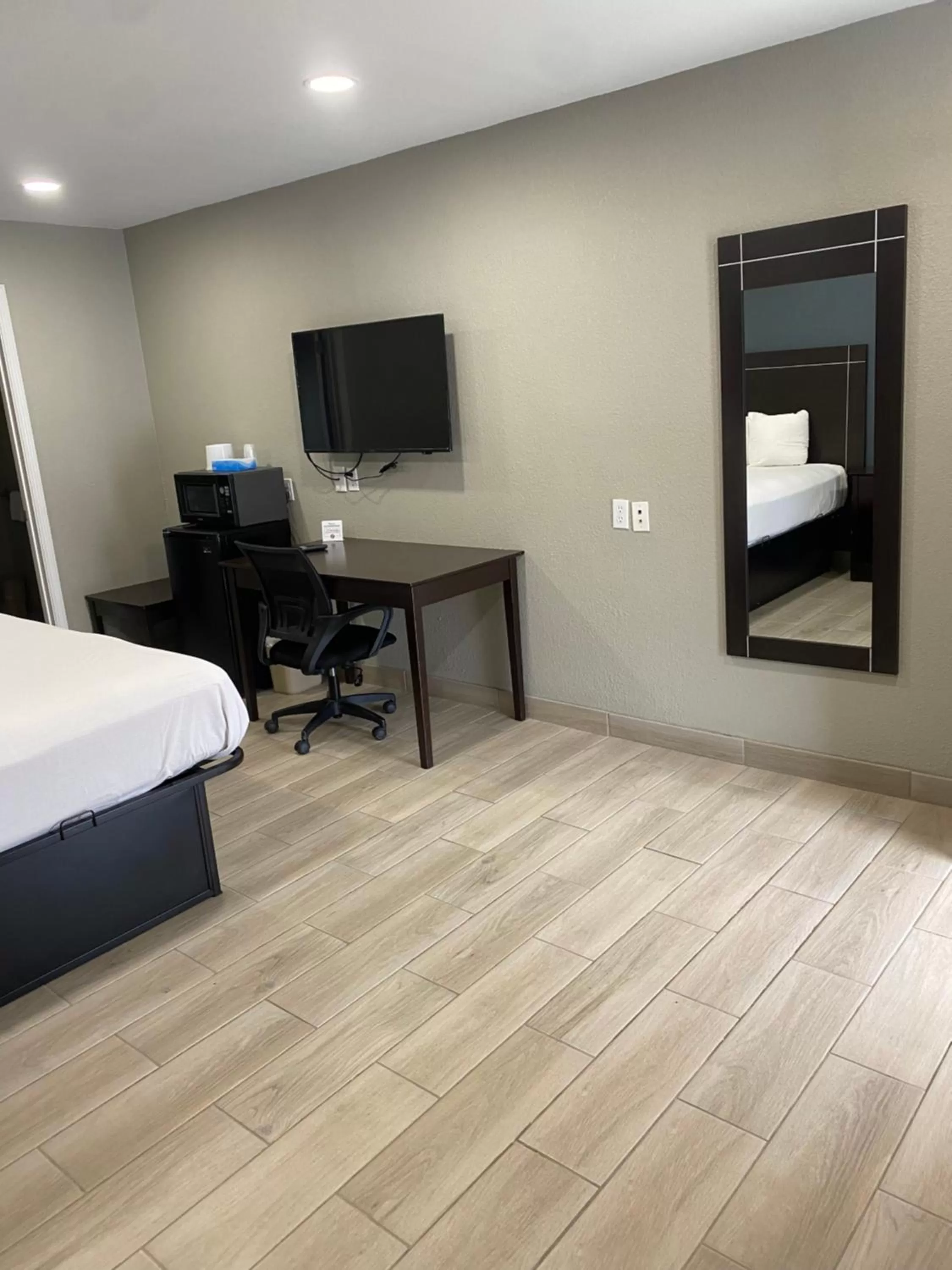 King Room - single occupancy in Falcon Executive Inn