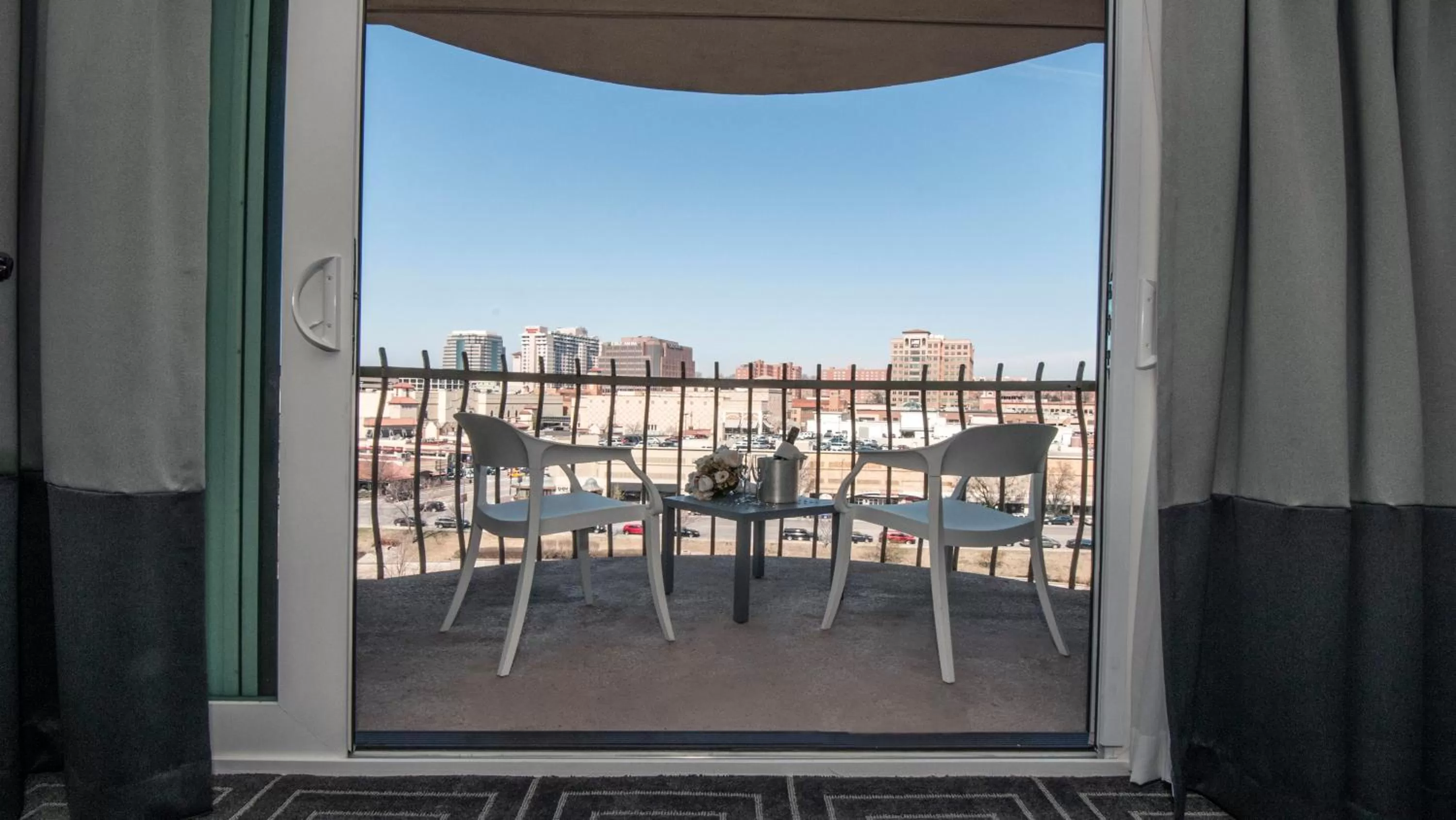 Classic Concierge King Room with Plaza View in InterContinental Kansas City at the Plaza by IHG