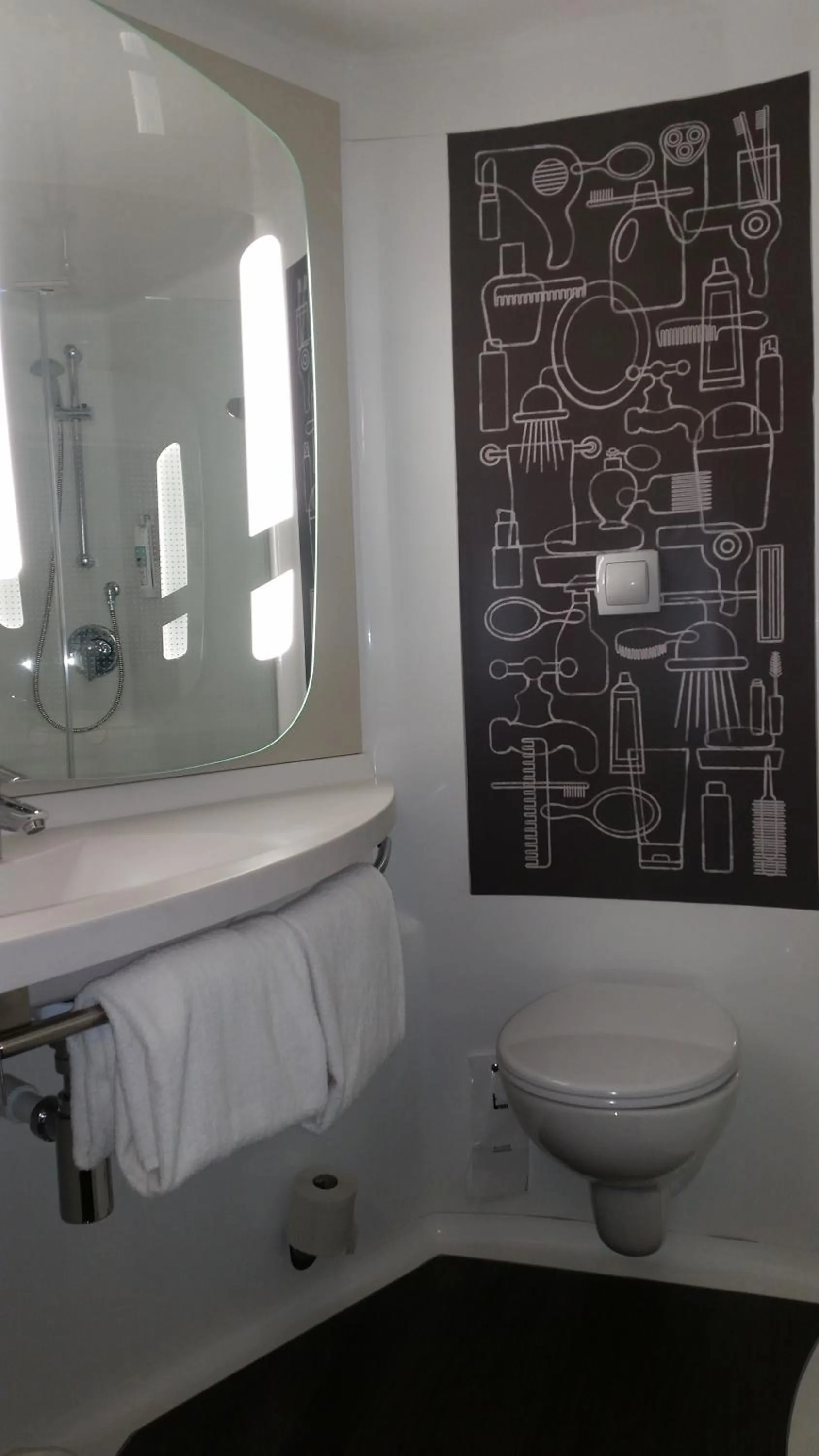 Classic Twin Room - Smoking in ibis La Ciotat