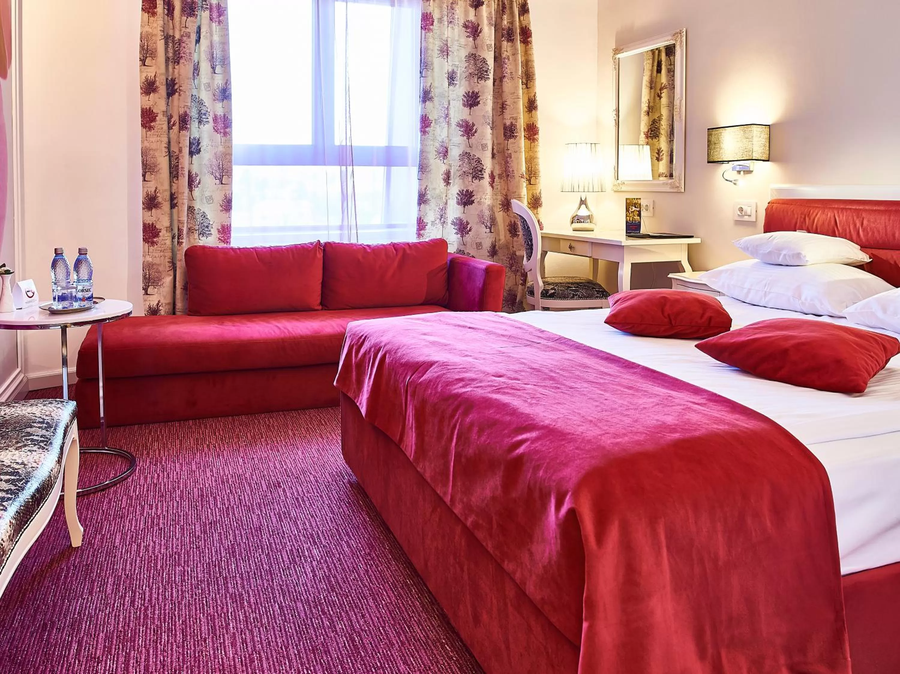 Deluxe Double Room with Sofa in Continental Forum Tirgu Mures