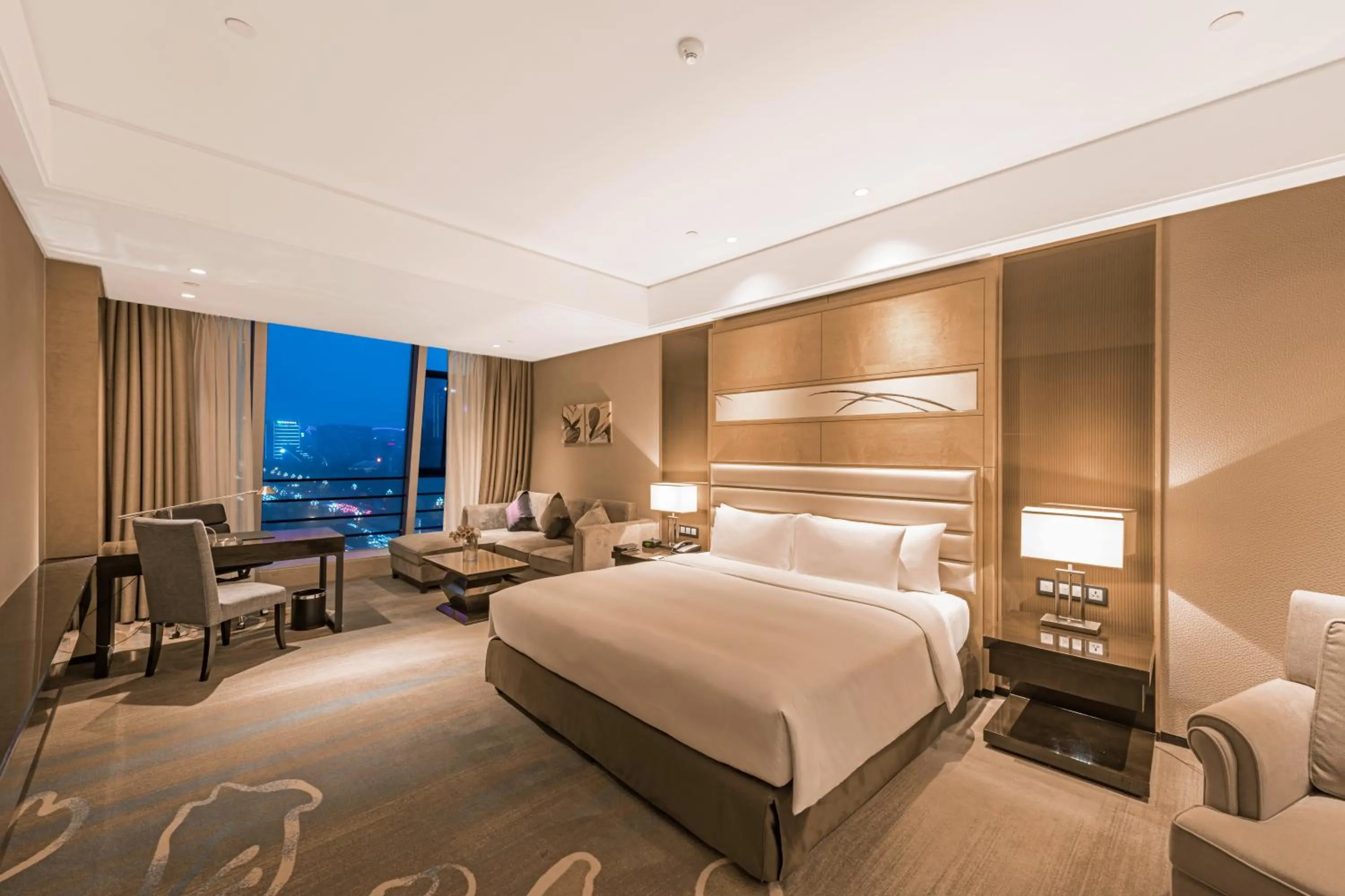 Premier King Room - Smoking in Howard Johnson Hi - Tech Plaza Chengdu