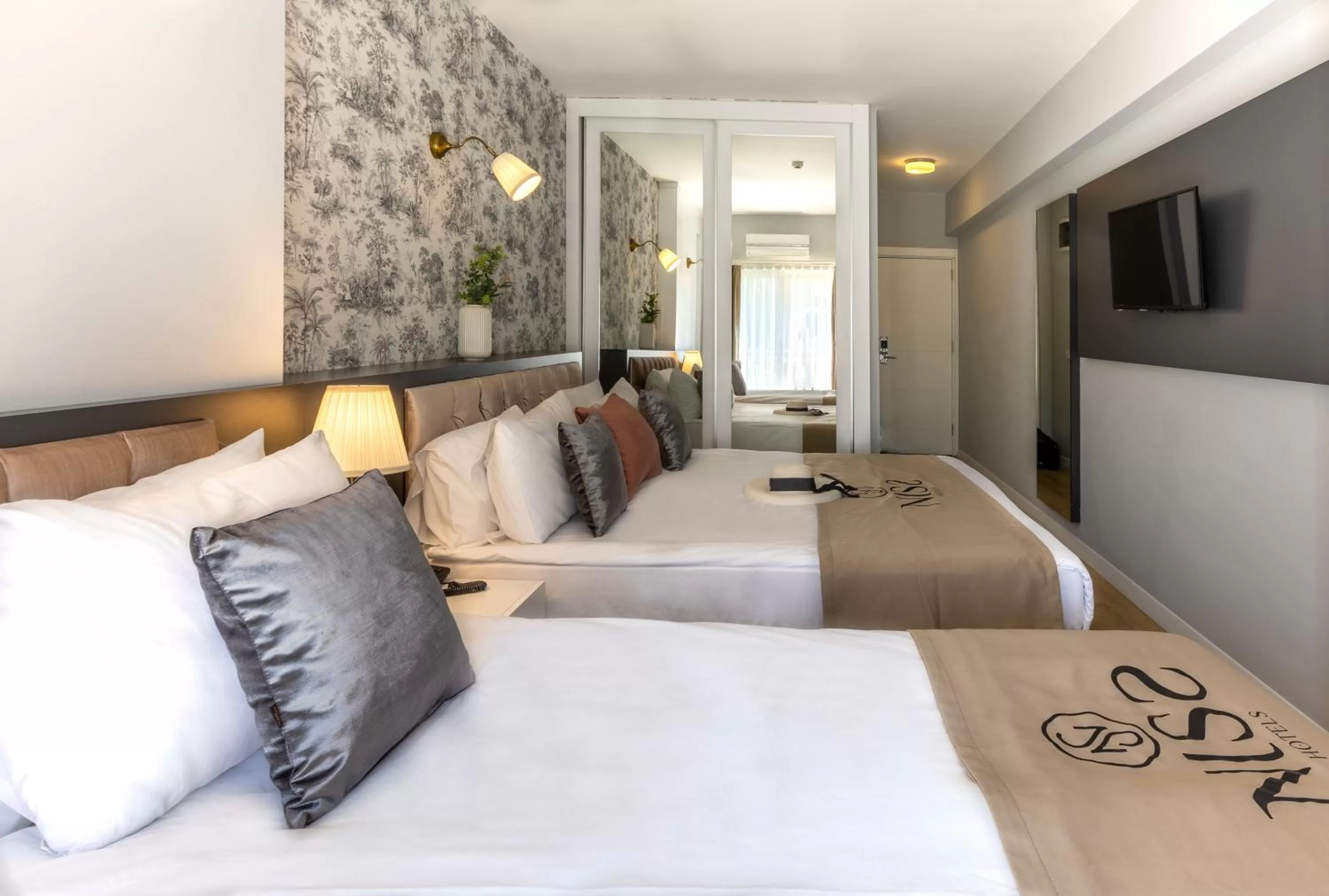 Superior Triple Room in Niss Lara Hotel