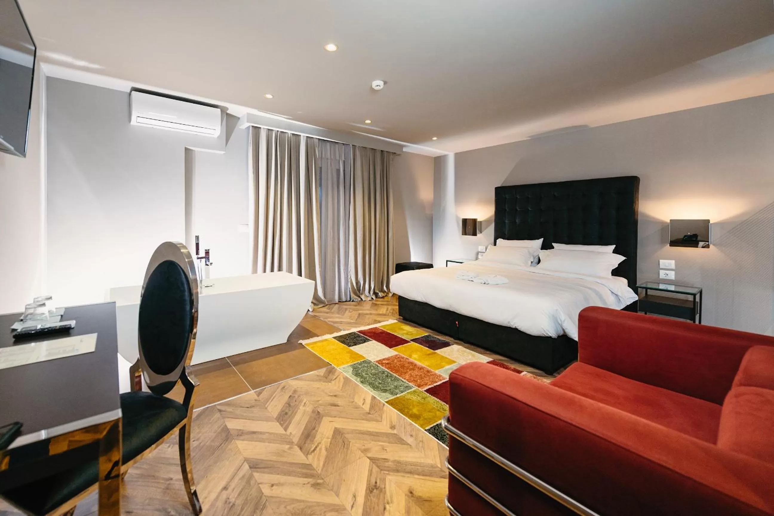 Deluxe Double Room with Bath in Hotel Egnatia