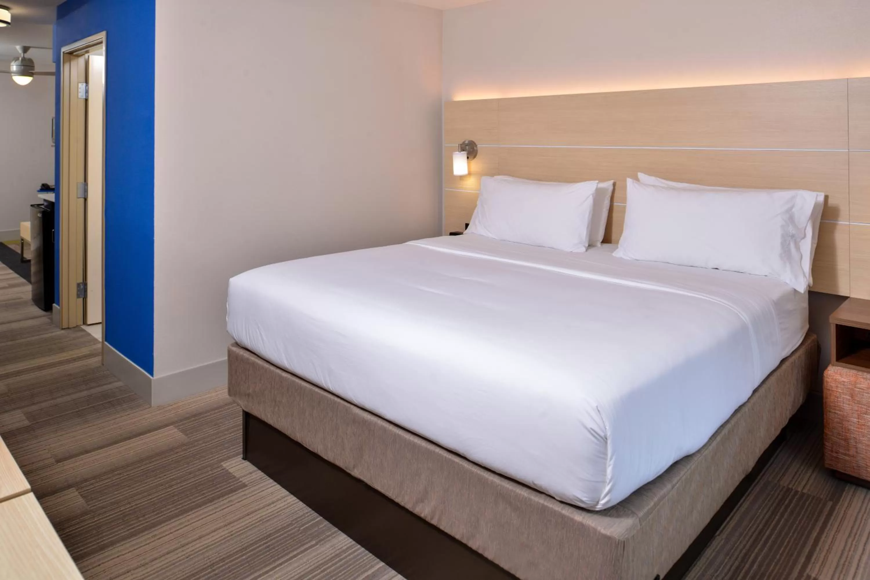 Suite with Mobility Accessible Tub - Non-Smoking in Holiday Inn Express Hotel & Suites Cincinnati - Mason by IHG