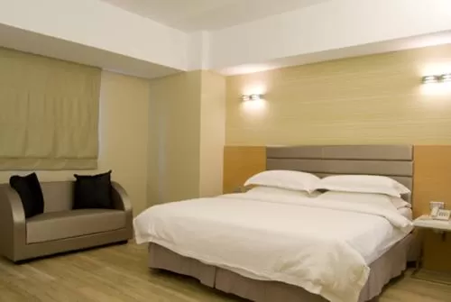 Run of House Double Room in The Riverside Hotel Esthetics