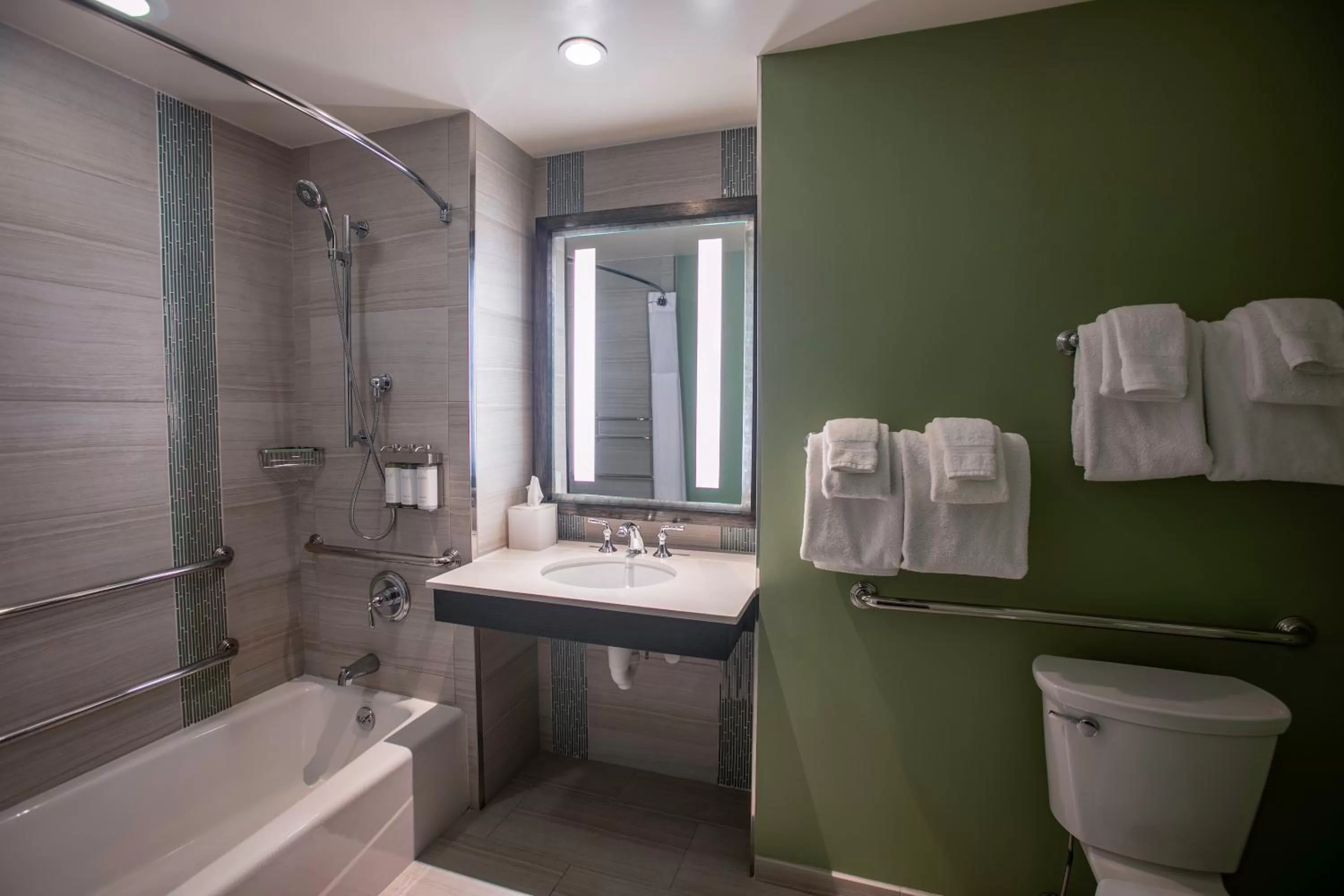 Deluxe King Room - Mobility Access/Non-Smoking in Wyndham Grand Jupiter at Harbourside Place