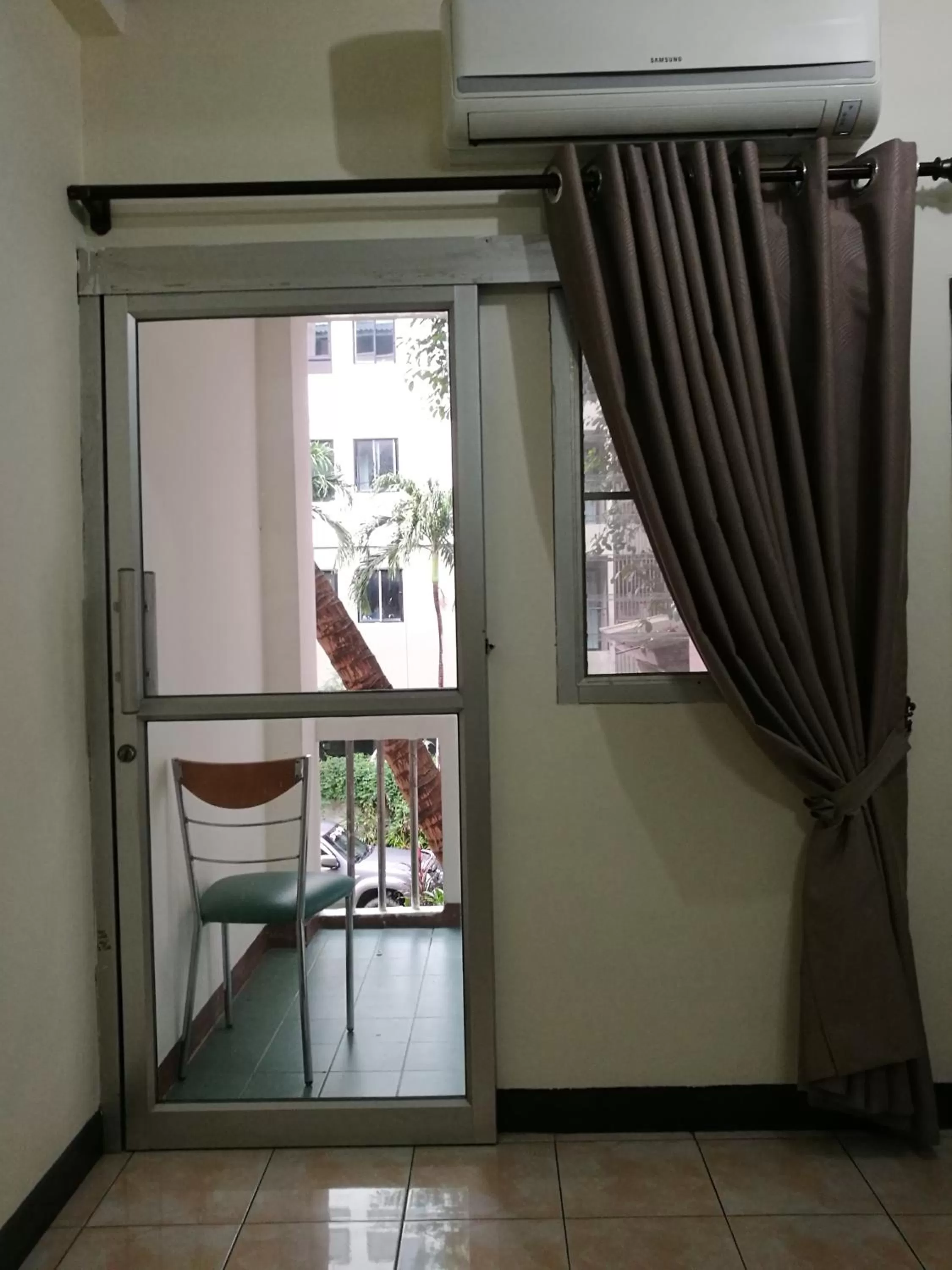Standard Twin Room in Soi 5 Apartment