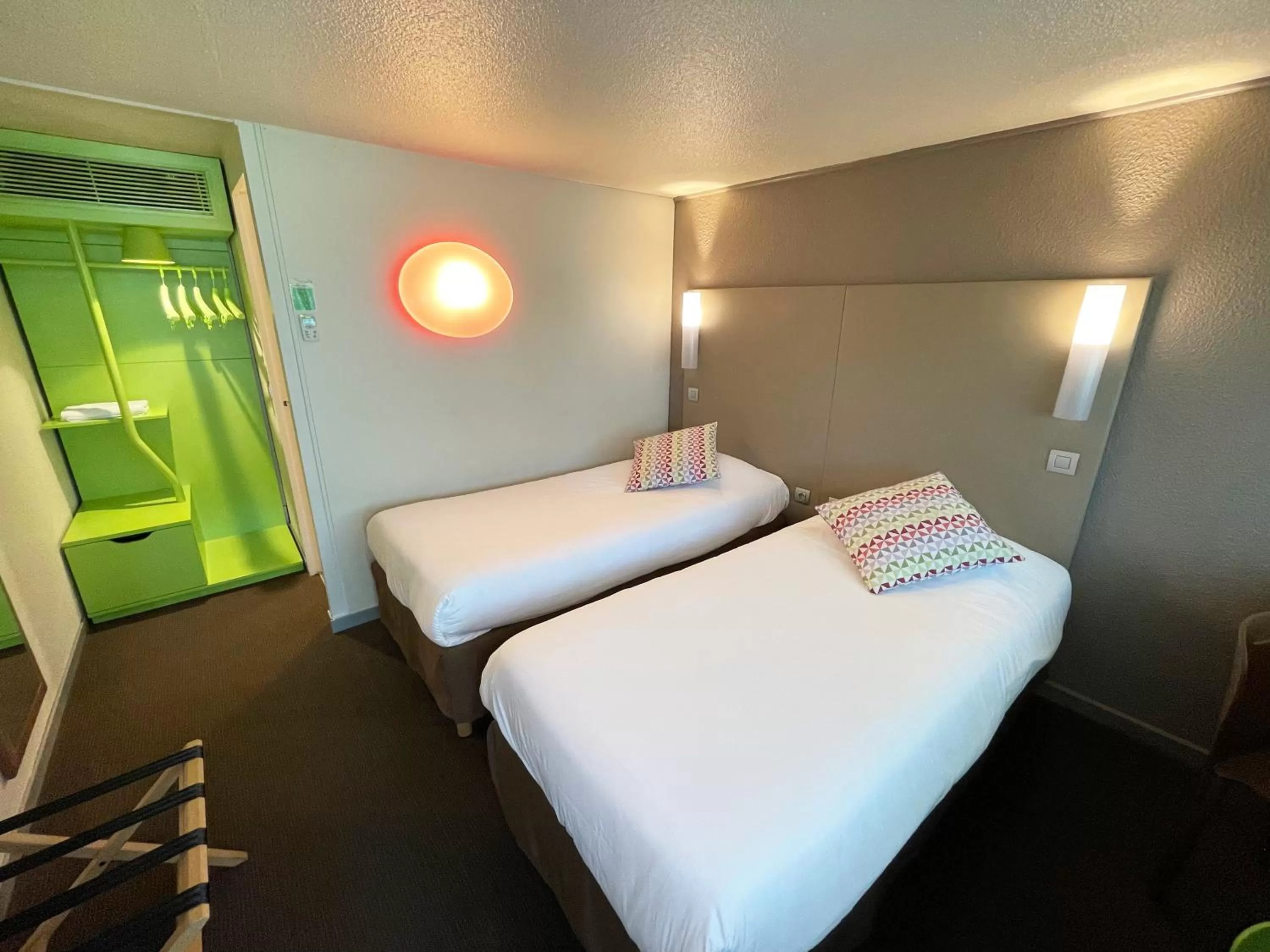 Standard Twin Room in Campanile Epinay sur Orge Savigny Sur Orge
