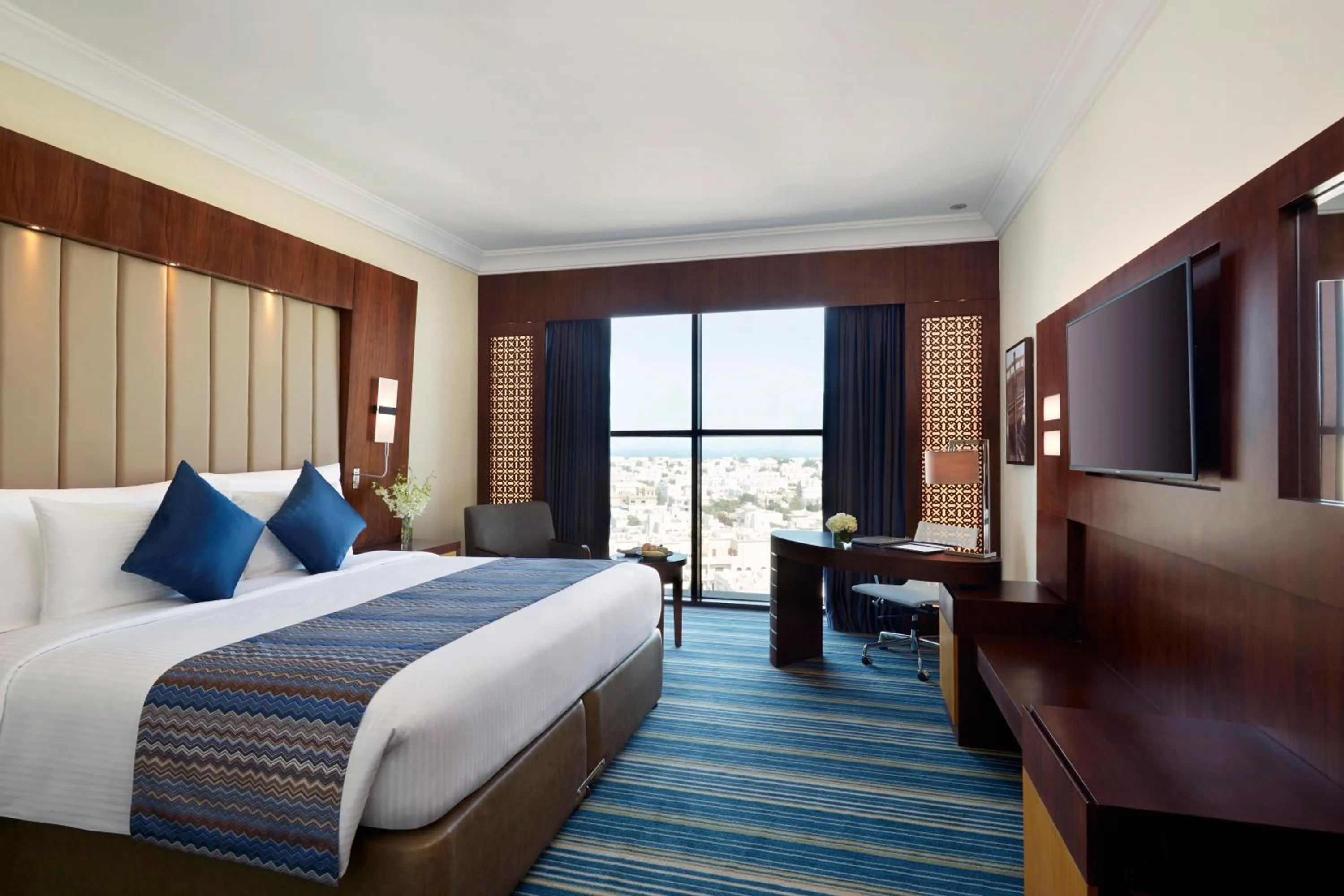Superior King Room in Royal Tulip Muscat