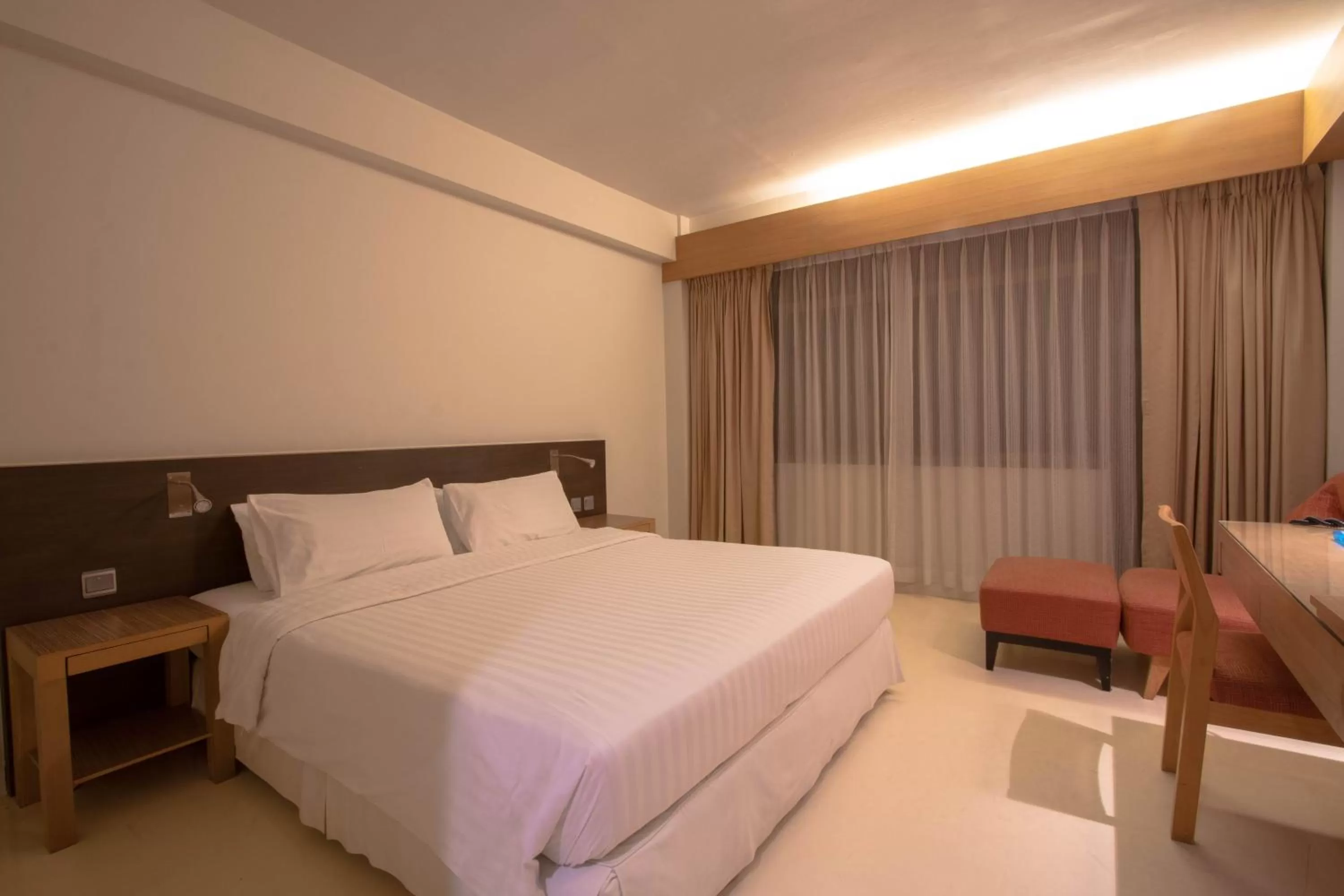 Deluxe King Room in The Residence Rajtaevee Hotel