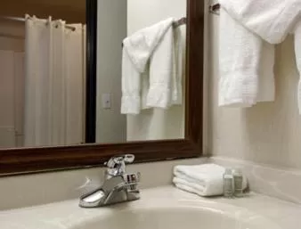 Double Room with Bath Tub - Mobility Accessible/Non-Smoking in Baymont by Wyndham Whitewater