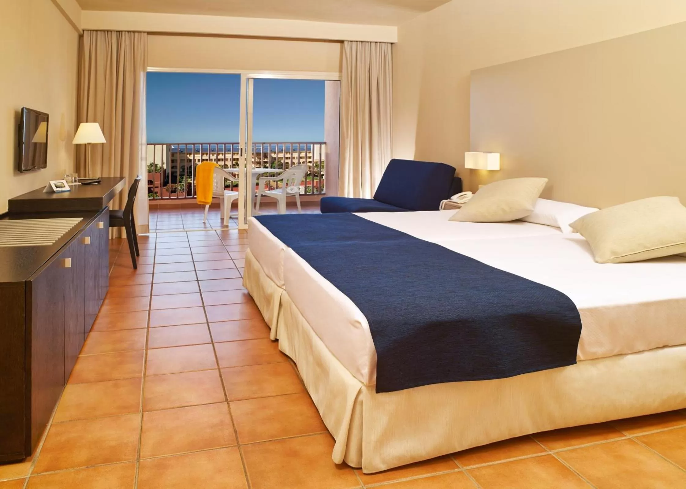 Double Room with Pool View in Hotel Best Jacaranda