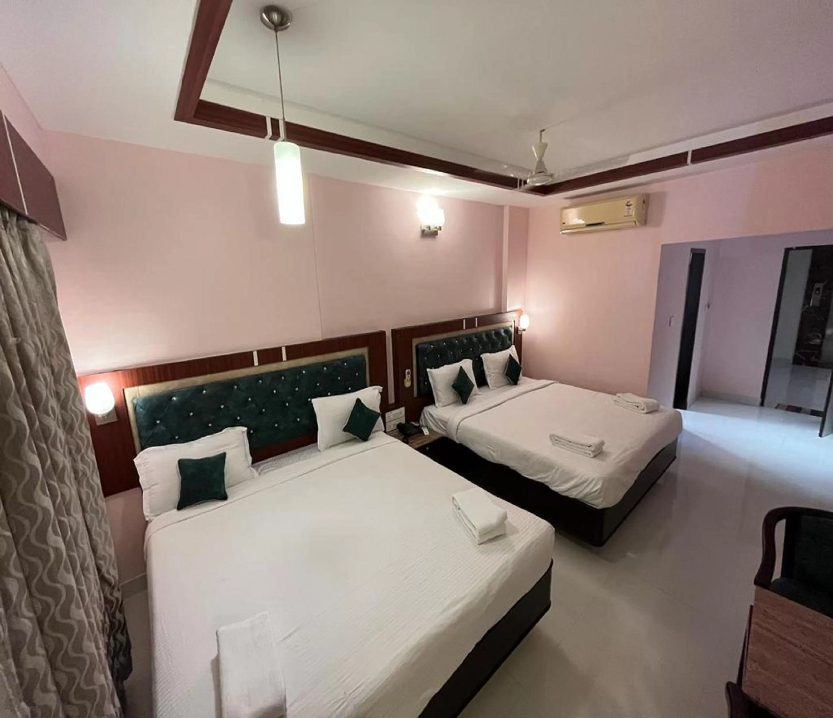 Quadruple Room in Daffodil Inn