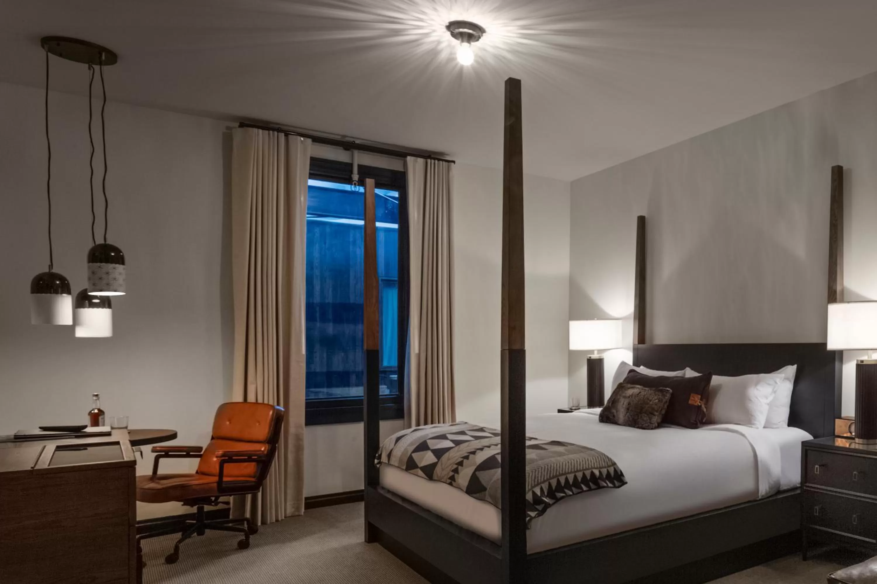 King Room in Crossroads Hotel