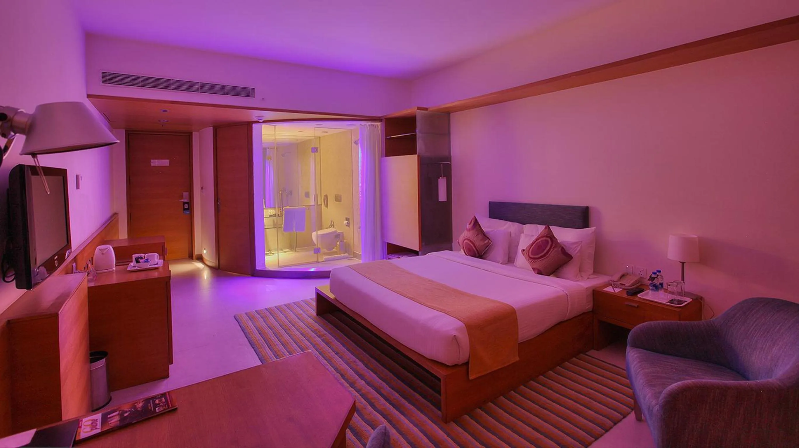 Boutique Double Room with complimentary Happy Hours with 1+1 offer on Alcoholic Beverages, 50% off on Food & Beverages with a Buffet spread - single occupancy in Hotel Parc Estique