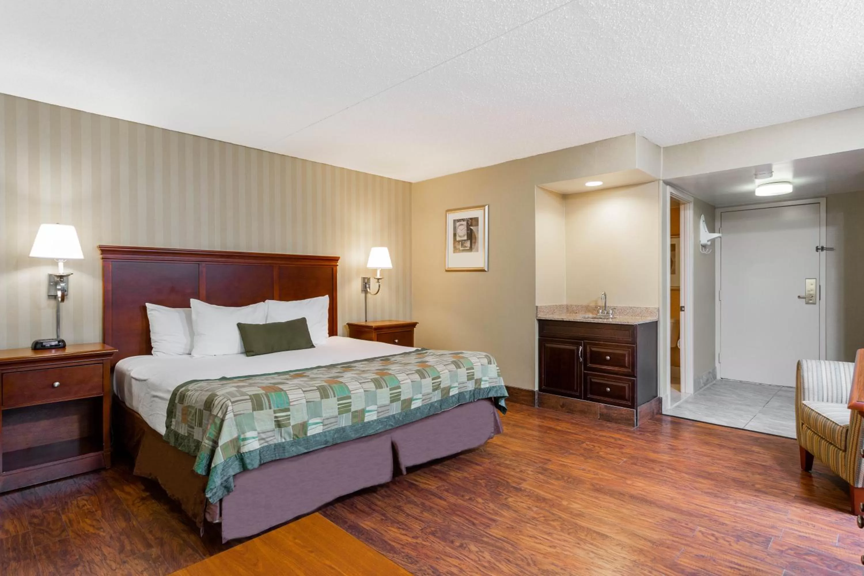 Deluxe King Room - Smoking in Days Inn by Wyndham Westminster