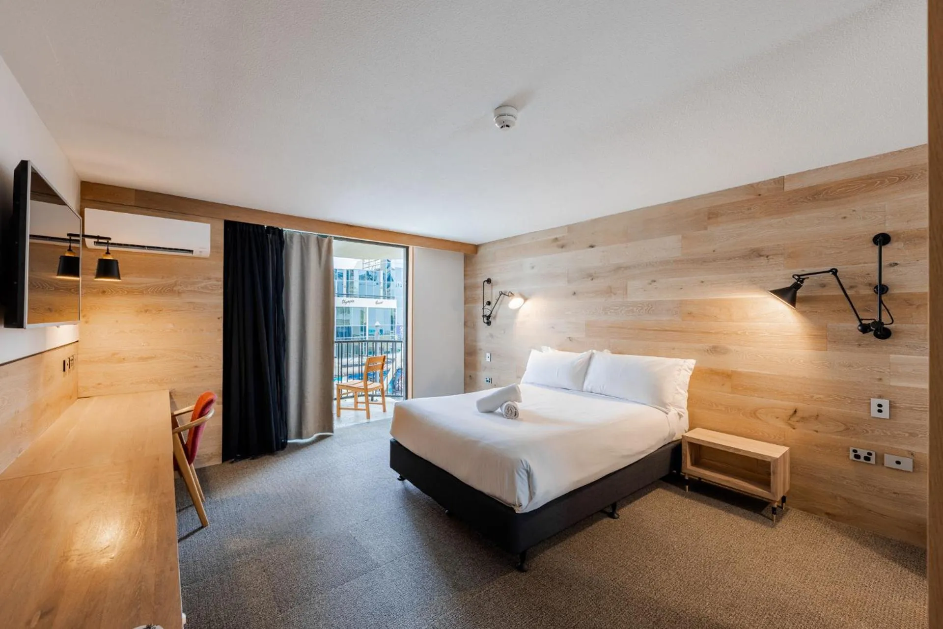 Deluxe Double Room with Balcony in Bunk Surfers Paradise International Backpacker Hostel