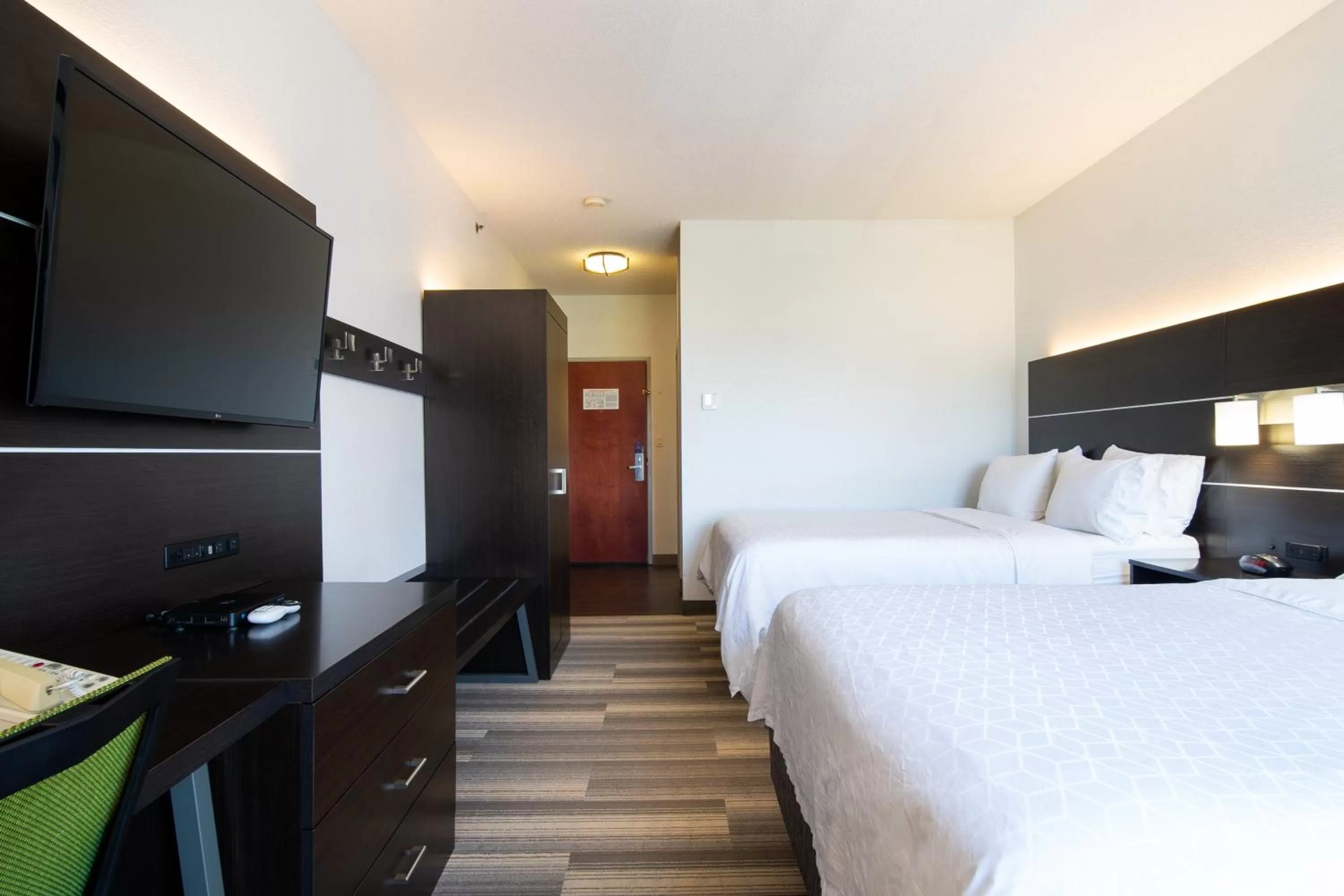 Standard Room with Two Queen Beds in Holiday Inn Express Hotel & Suites Bedford by IHG