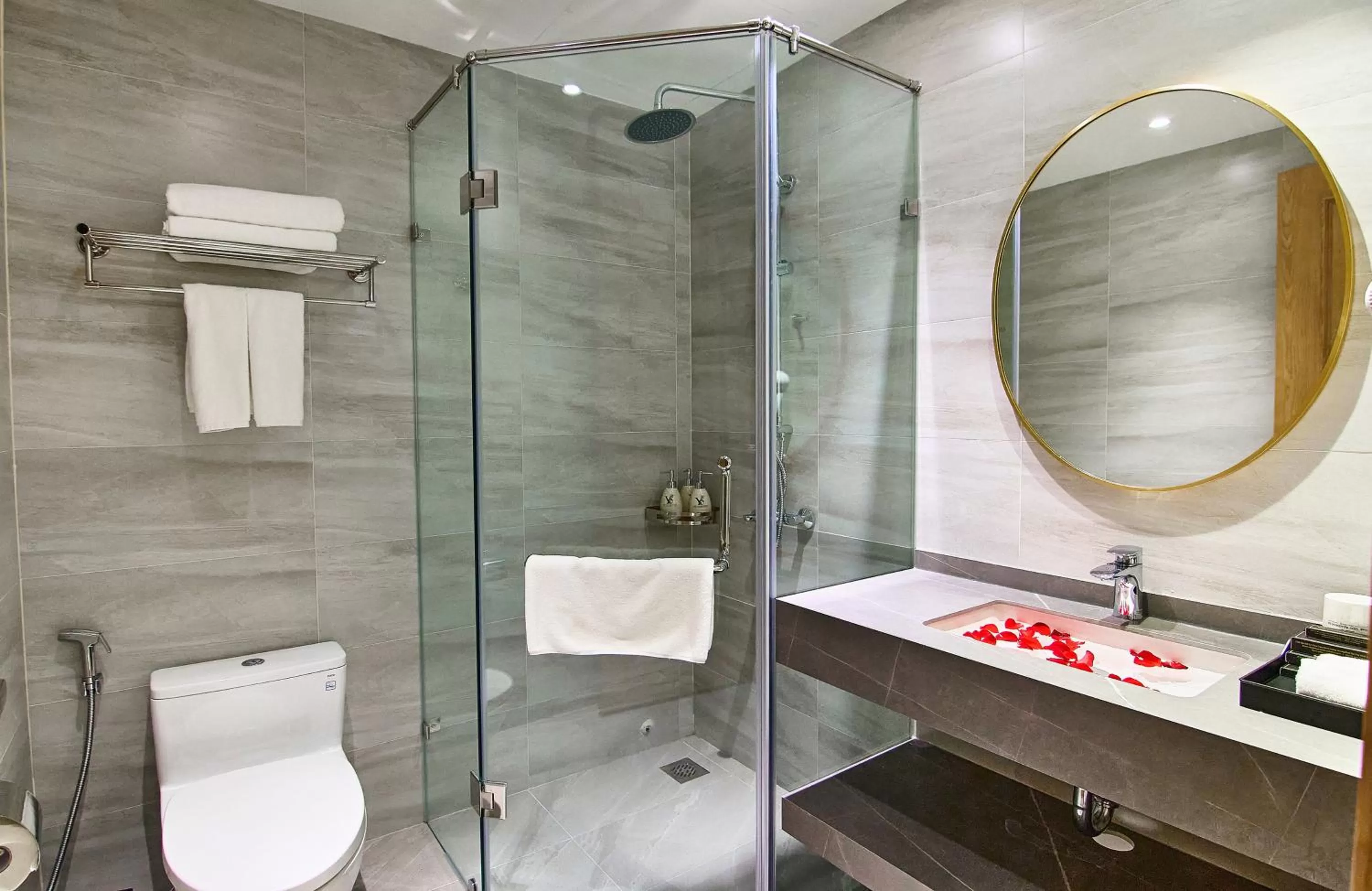 Apartment with Balcony in The Yen Residences Halong