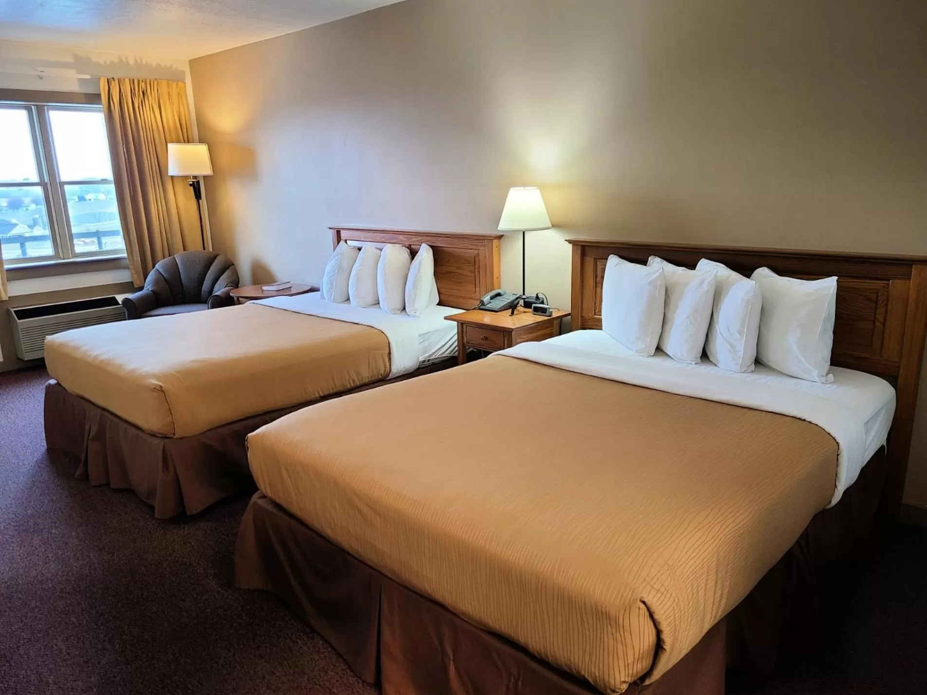  2 Queen Beds Pet Friendly -Lower Level in Berlin Heritage Inn