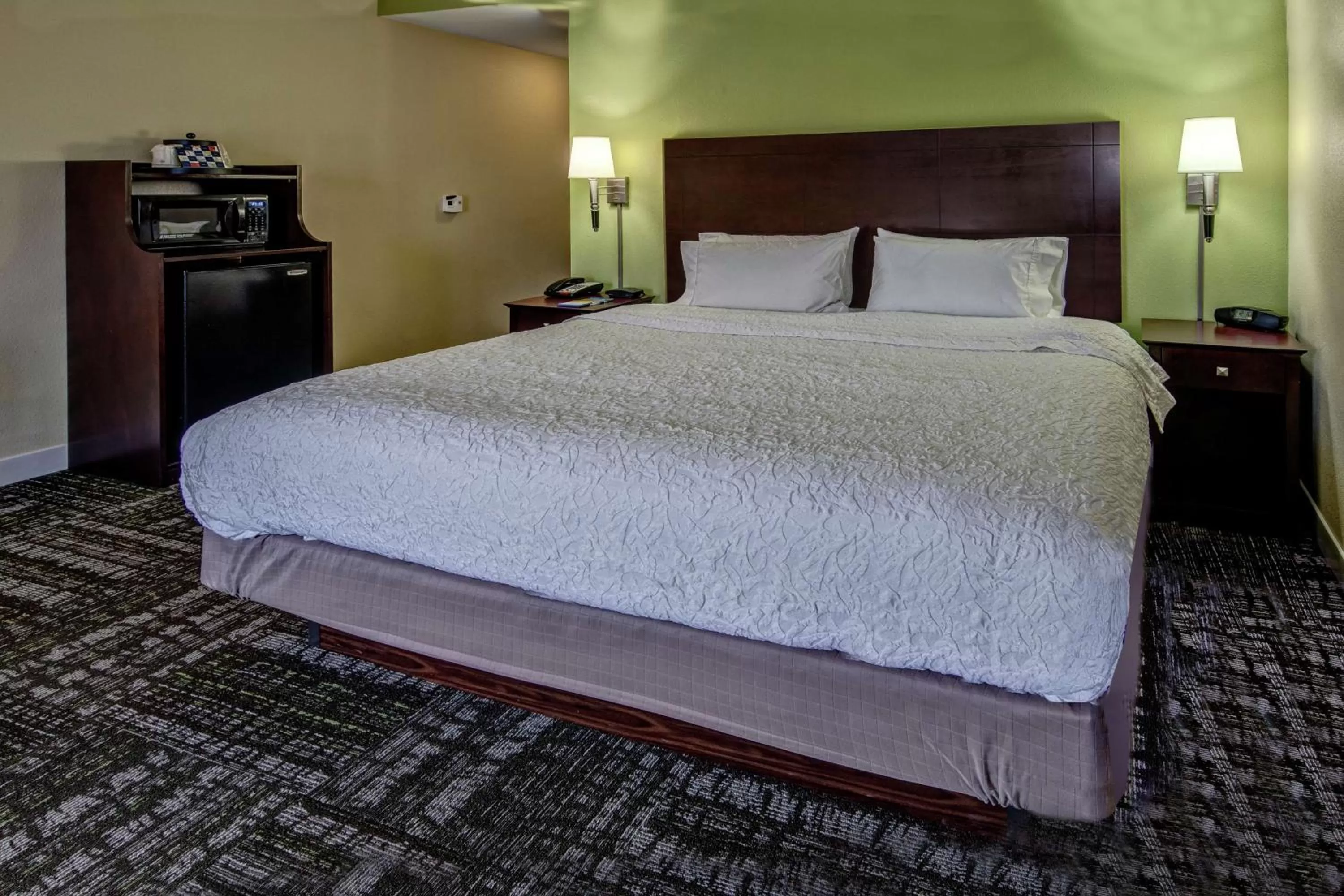 King Room with King Bed - Non-Smoking in Hampton Inn Crossville