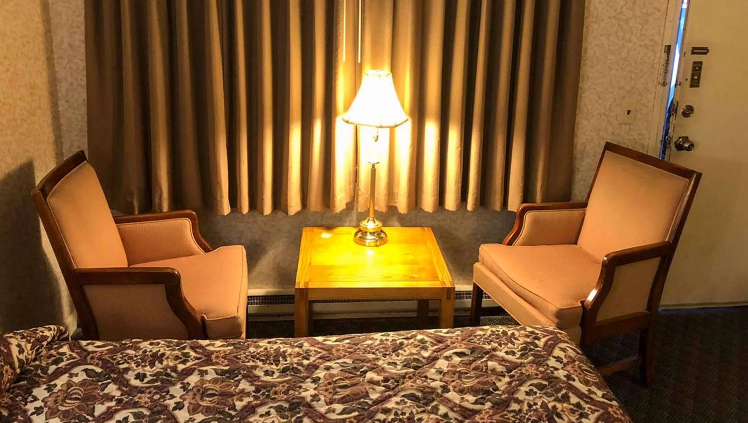 Queen Room in Pleasant Valley Motel West Stockbridge