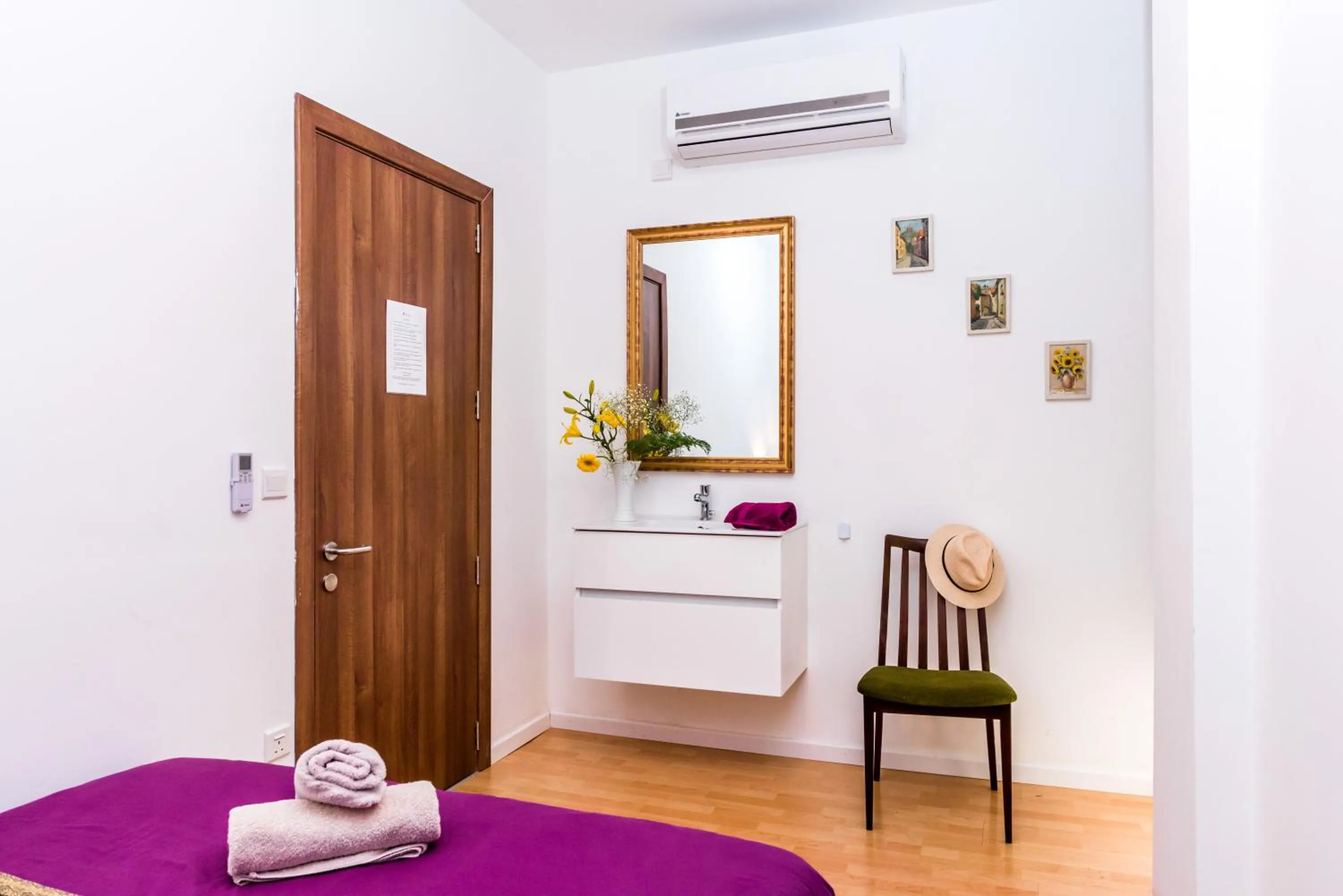 Double Room with Shared Bathroom in Marco Polo Party Hostel