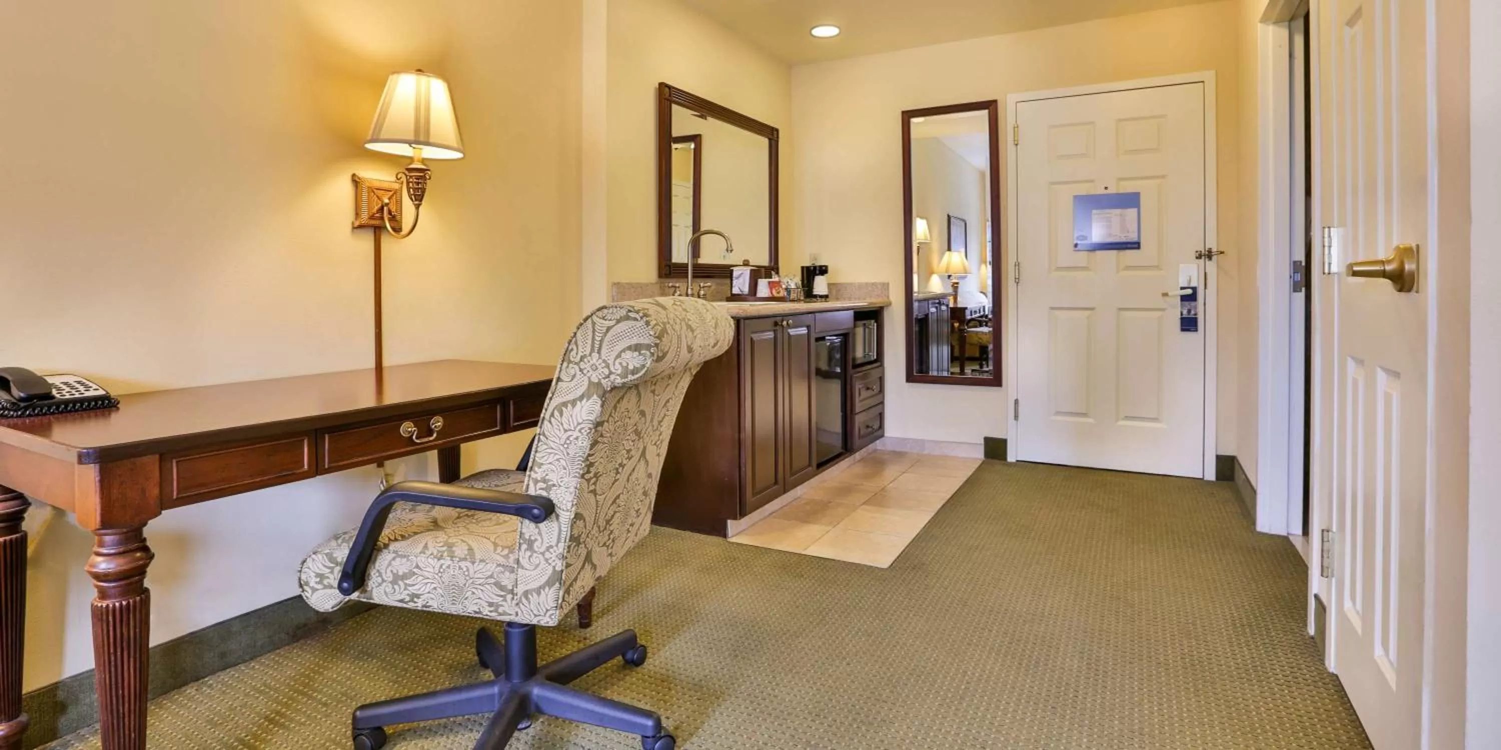 Queen Studio Suite with Two Queen Beds - Mobility Access/Non-Smoking in Hampton Inn & Suites Savannah Historic District