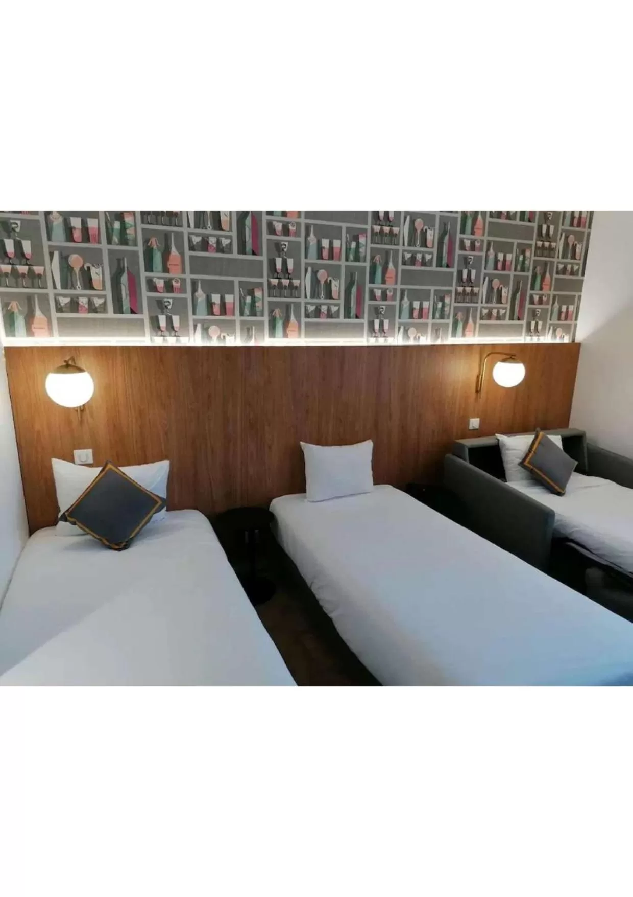 Triple Room in Kyriad Aix Les Milles - Plan de Campagne