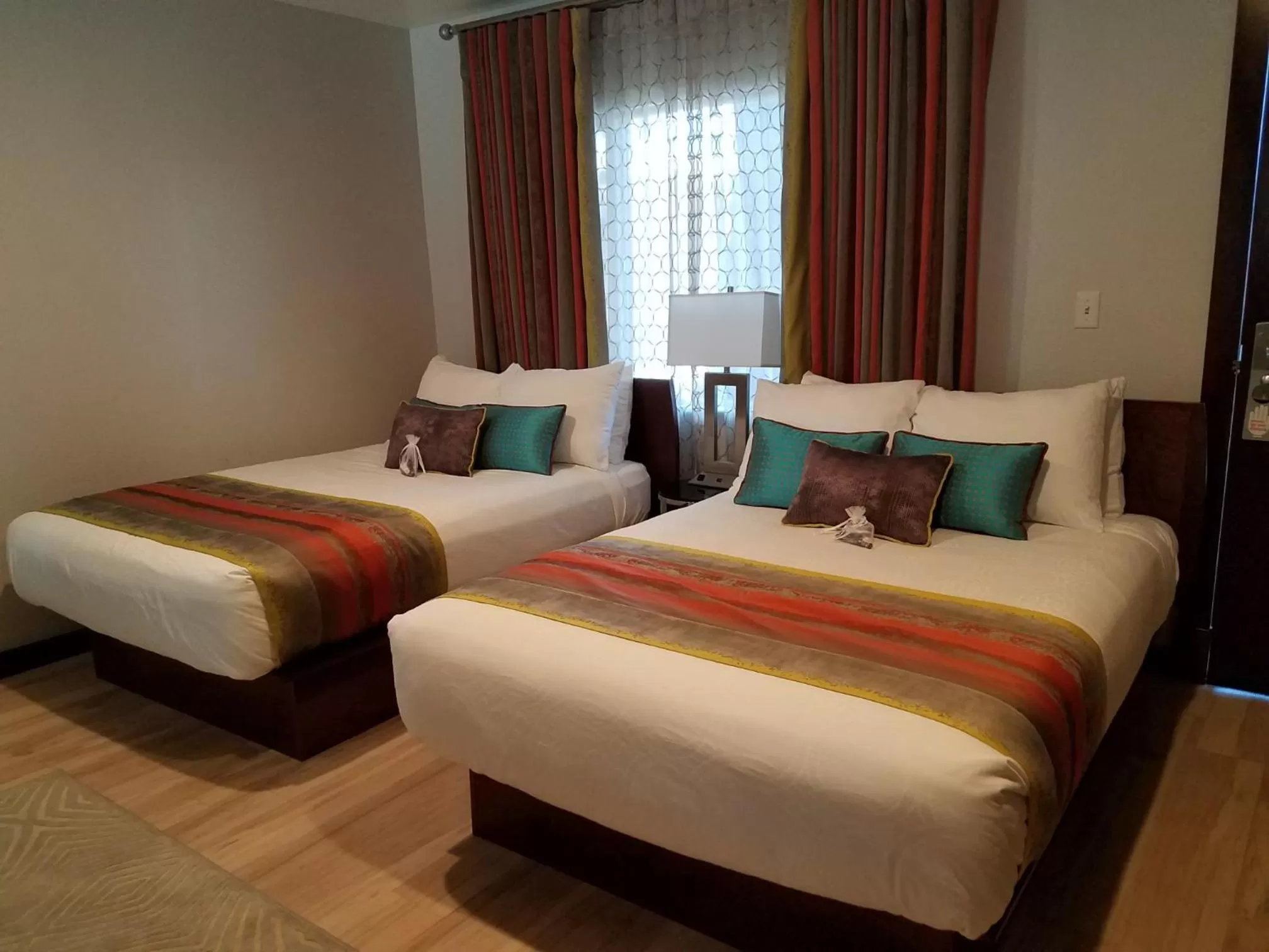 Large Double Room in Shoshone Inn