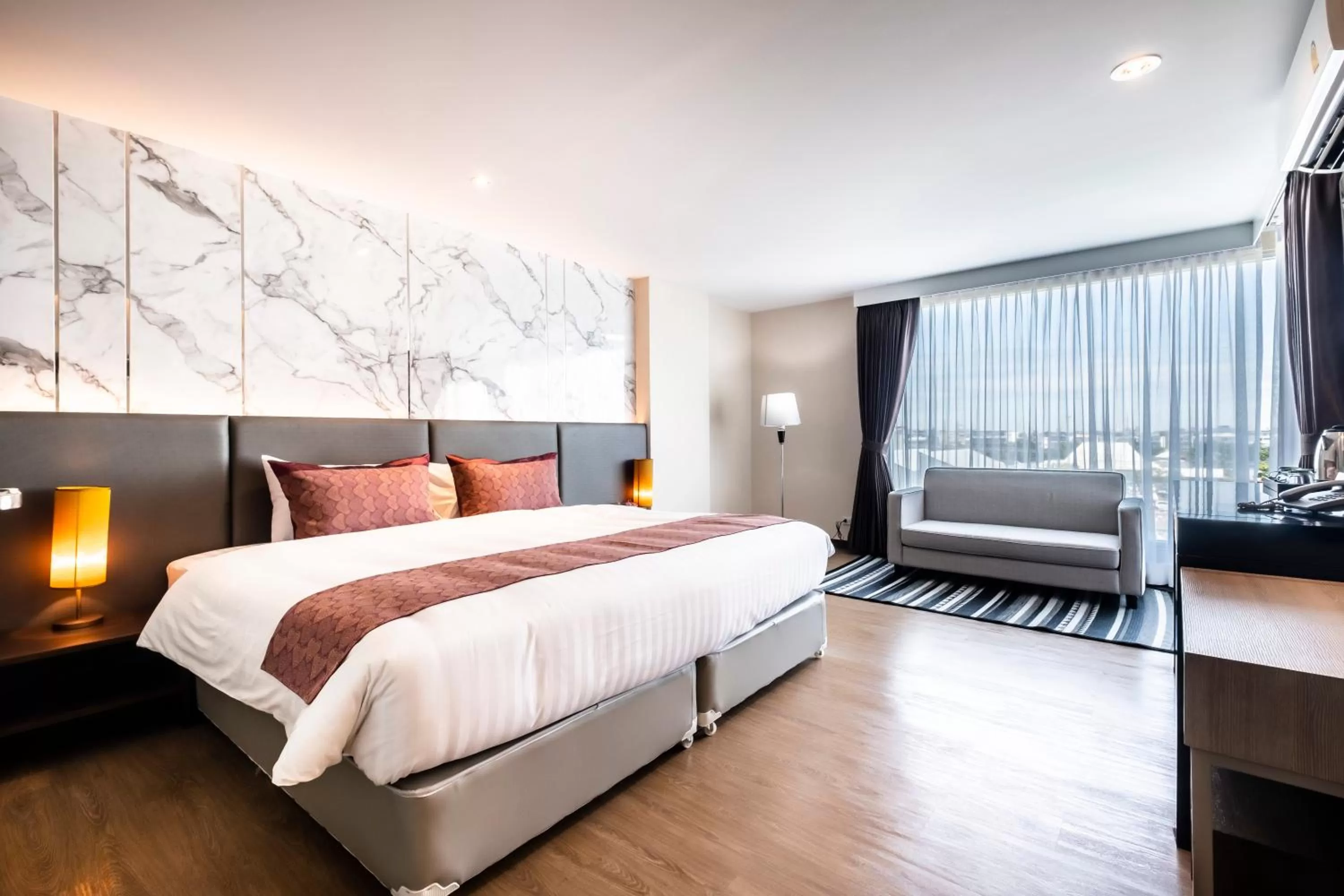 Premium Deluxe Double Room in Sinsuvarn Airport Suite Hotel