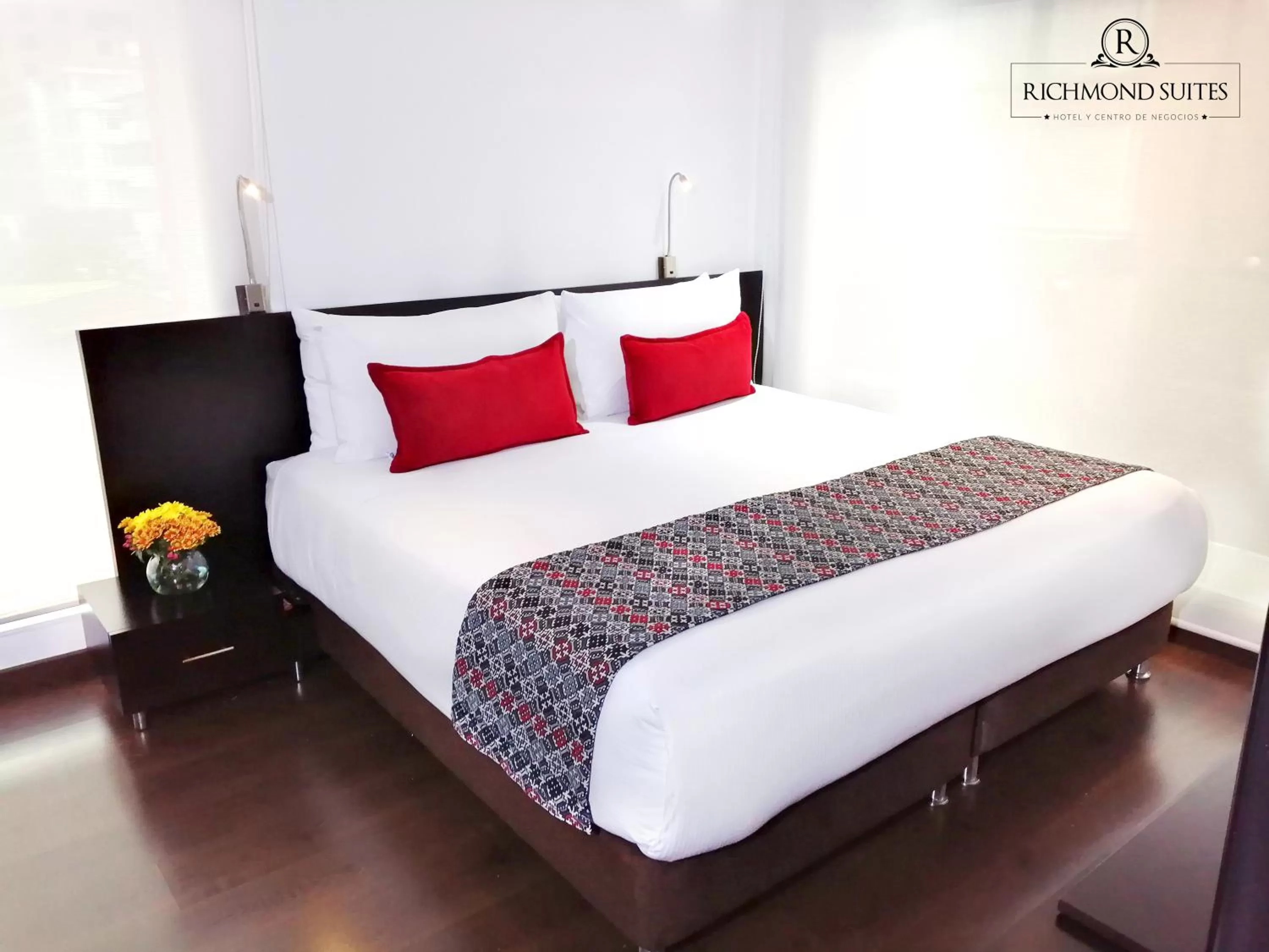 King Suite in Richmond Suites Hotel