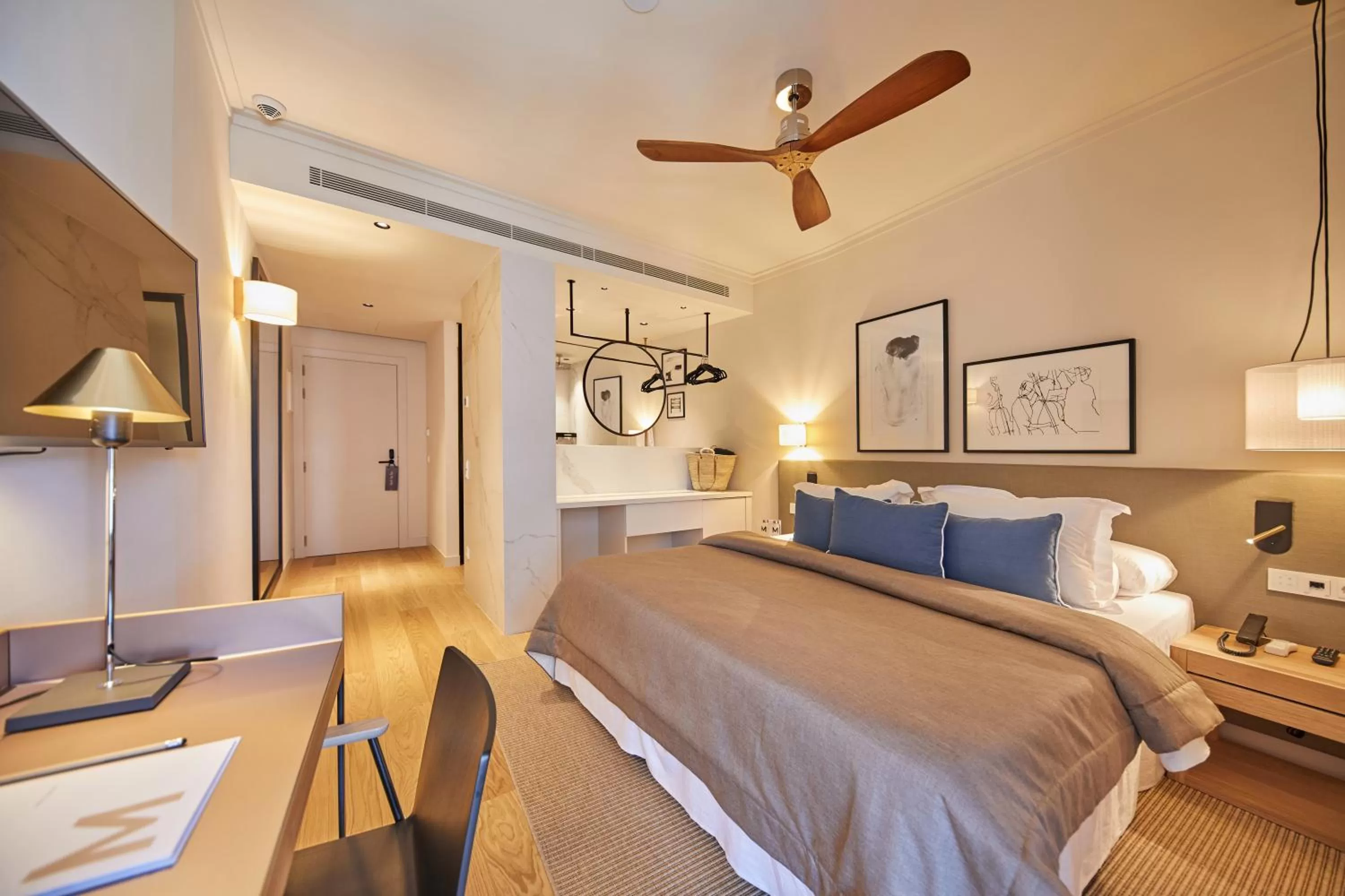 Double Room with Balcony in Mon Boutique Hotel