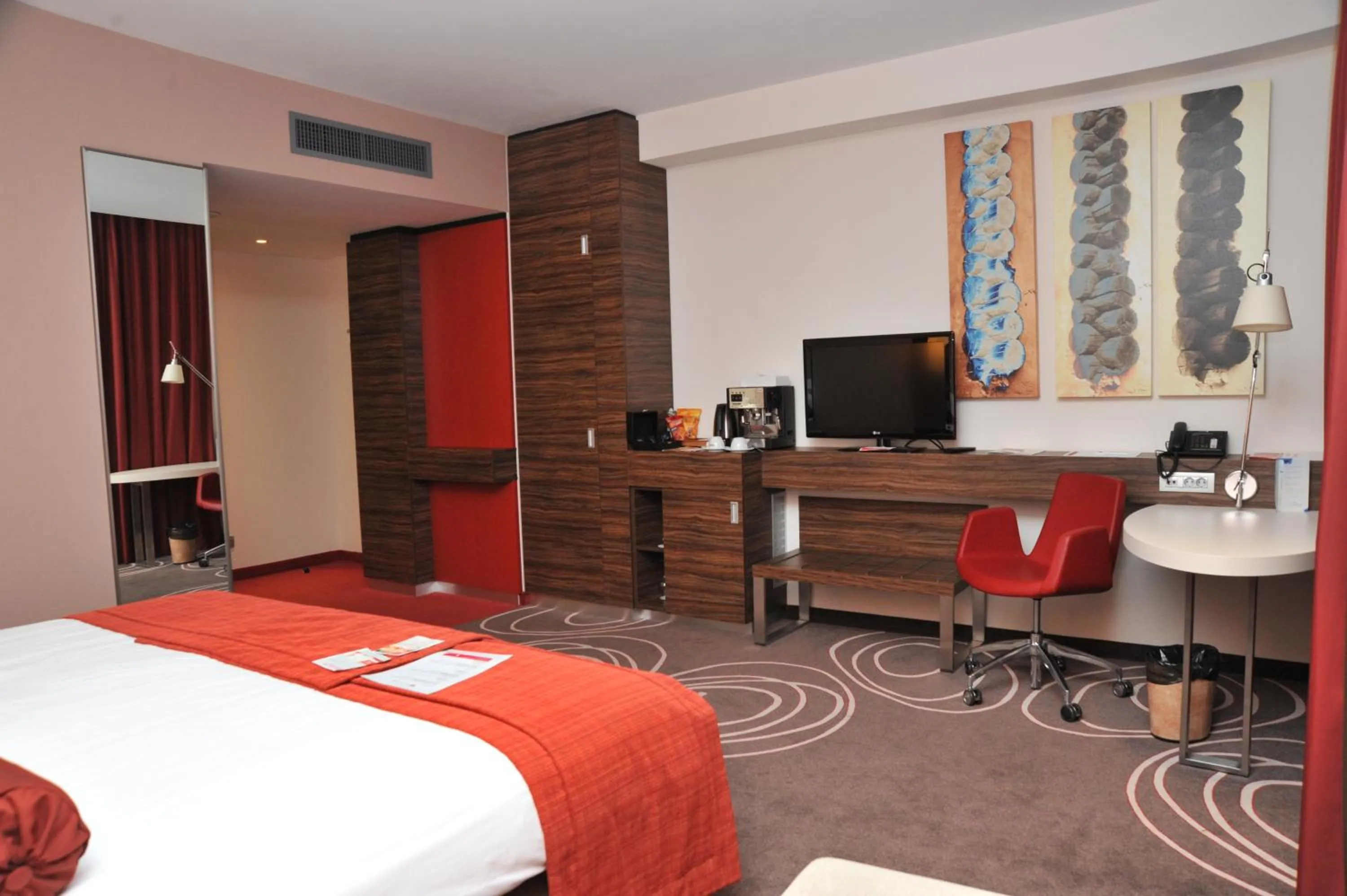 Executive Twin Room in Hotel Ramada Pitesti