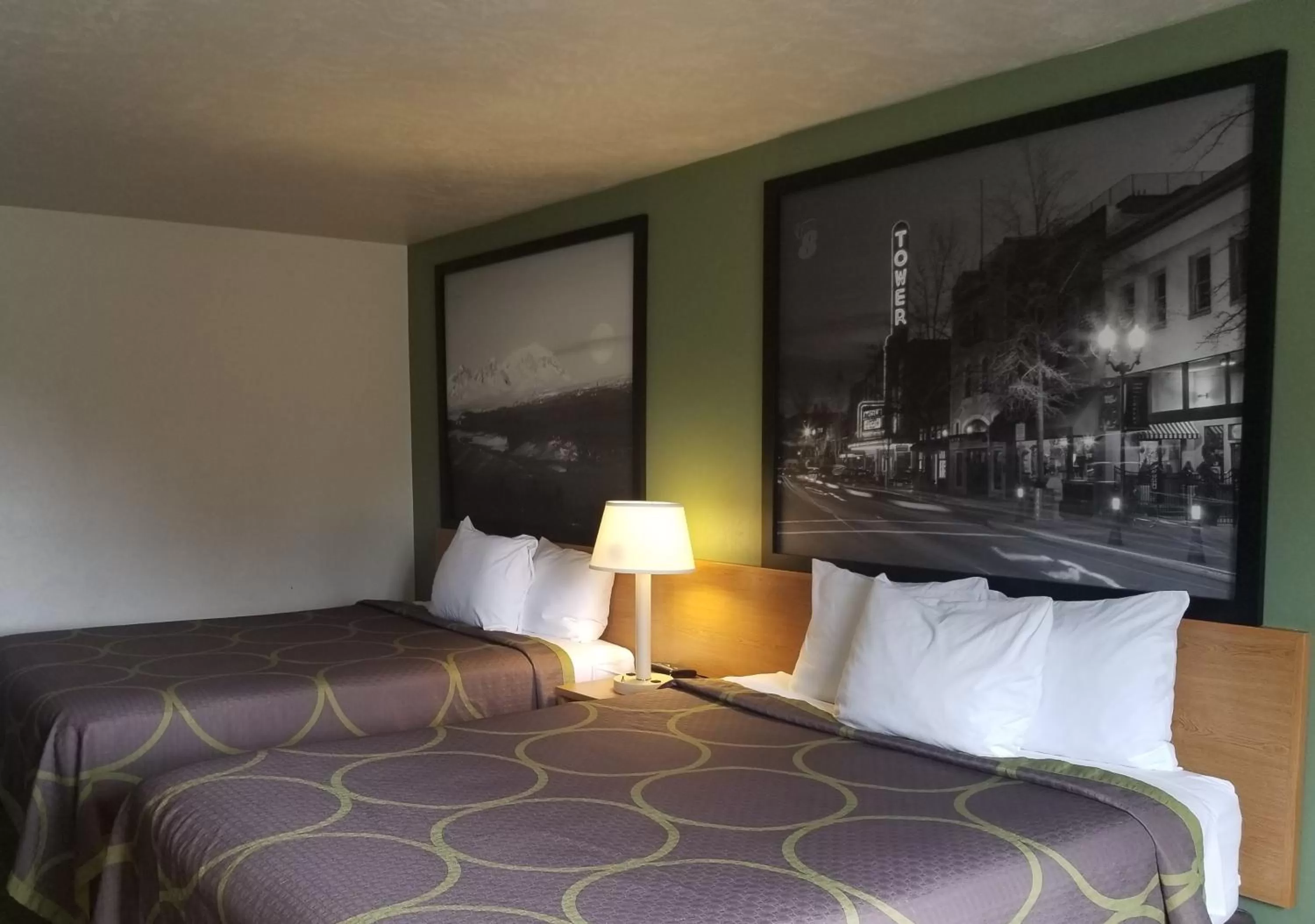Deluxe Queen Room with Two Queen Beds -Disability Access - Non-Smoking in Super 8 by Wyndham Redmond