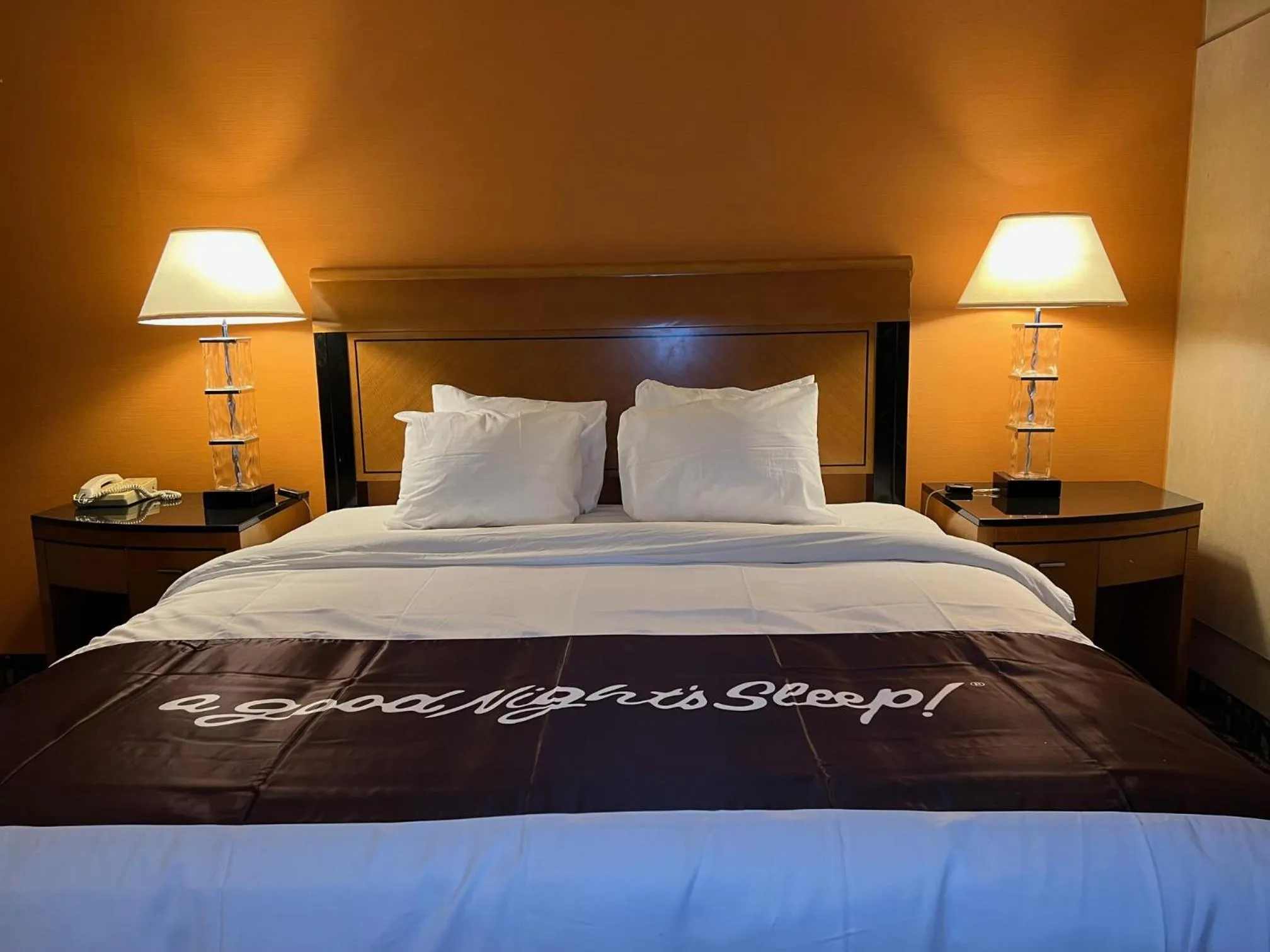 Deluxe King Room in Bradley Inn