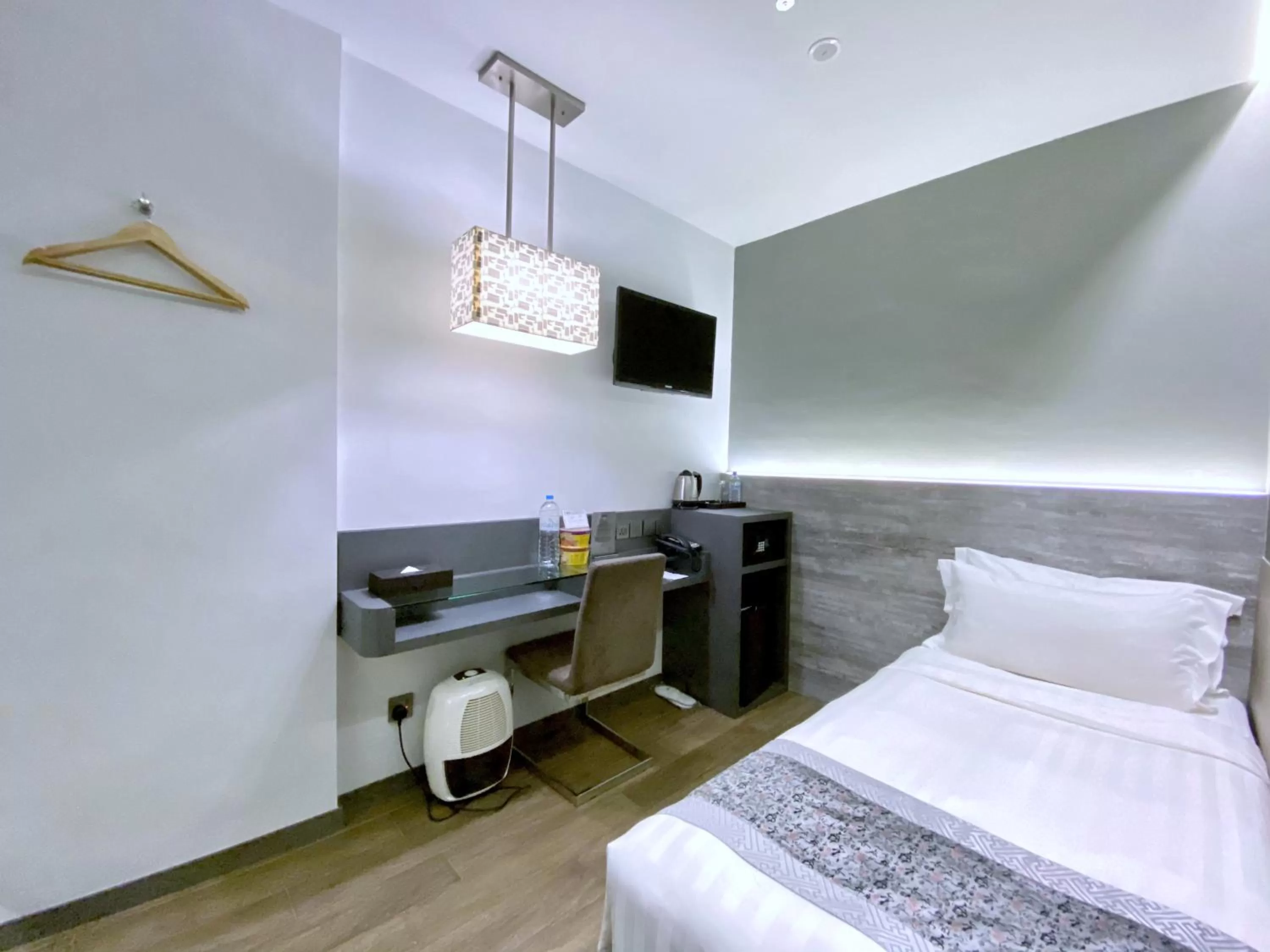 Standard Single Room - No Window in Bliss Hotel Singapore