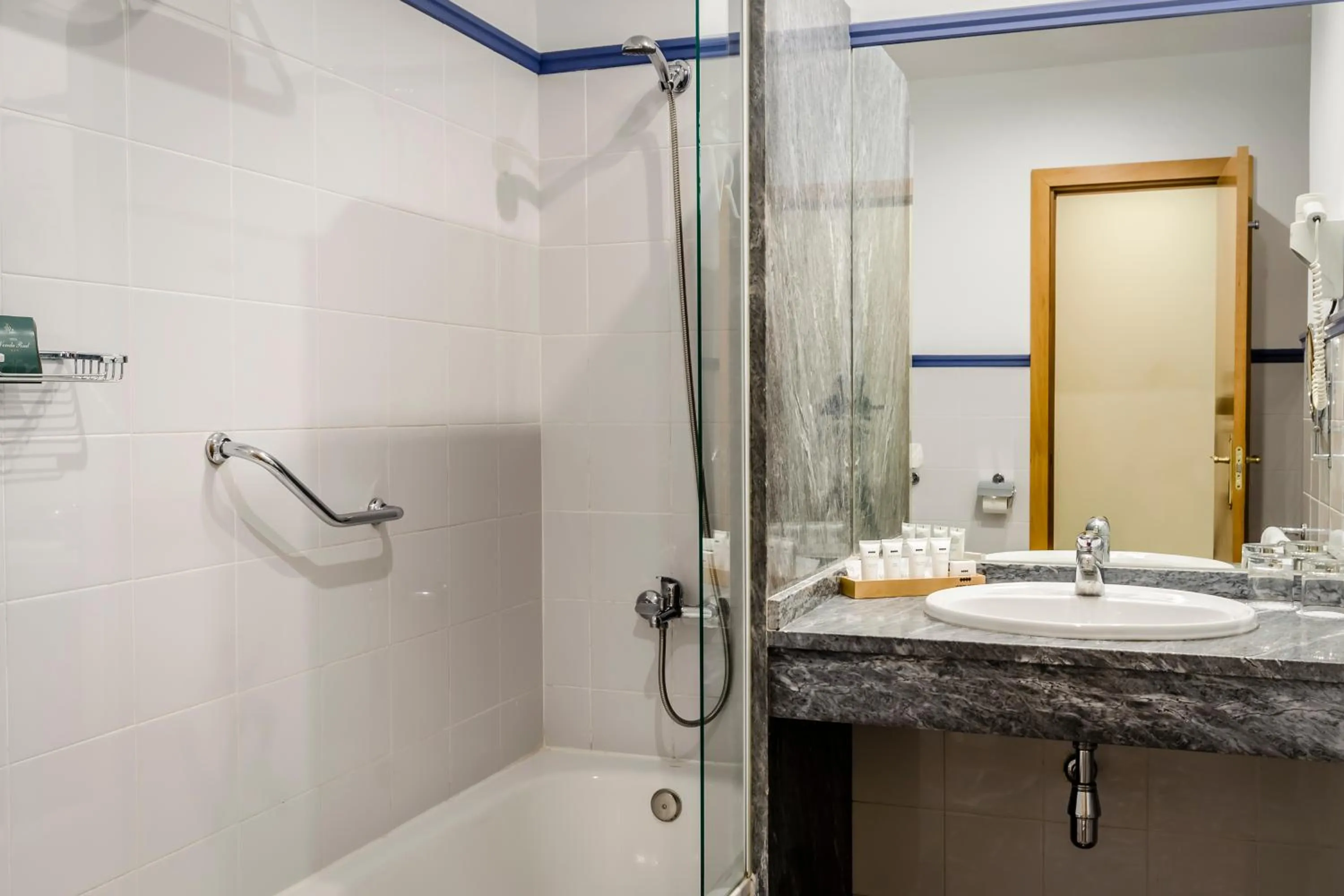 Double Room with Extra Bed in YIT Vereda Real