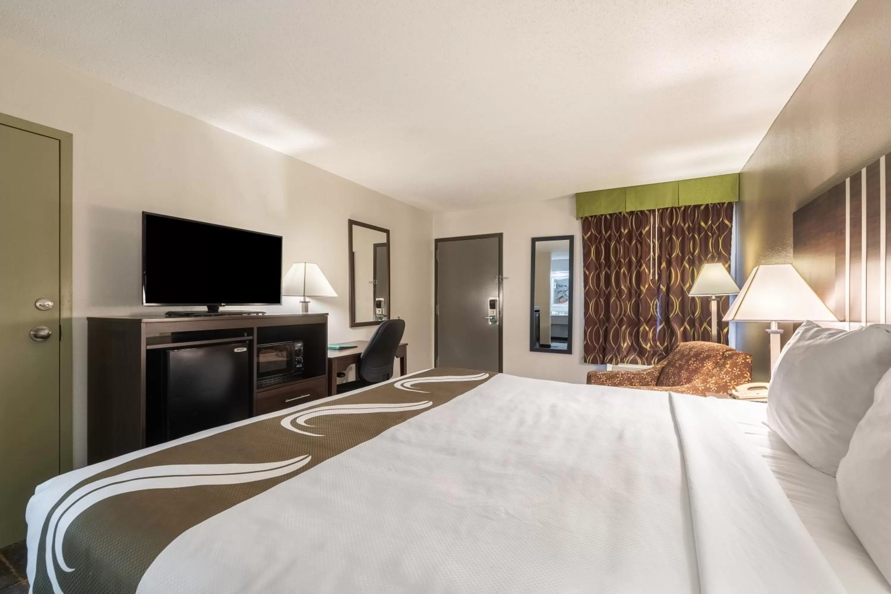 King Room - Smoking  in Quality Inn Cleveland North