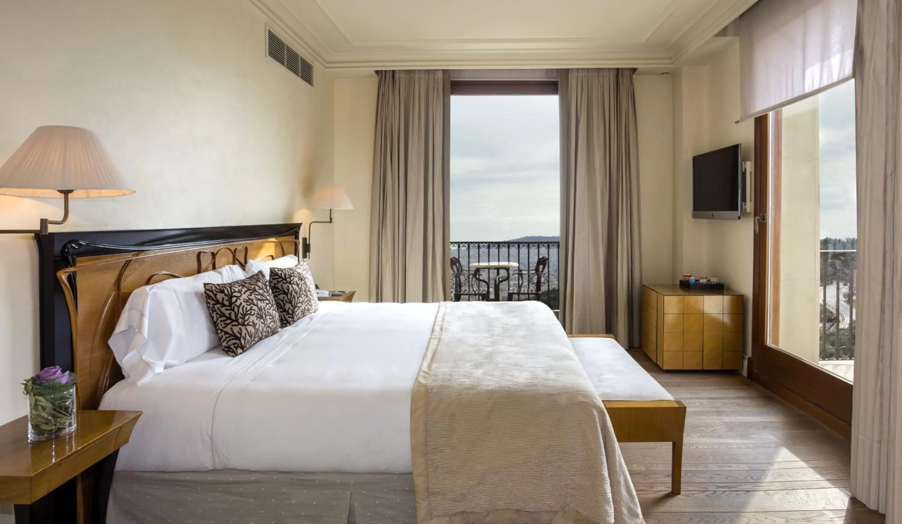 Junior Suite with Mountain View in Gran Hotel La Florida G.L Monumento